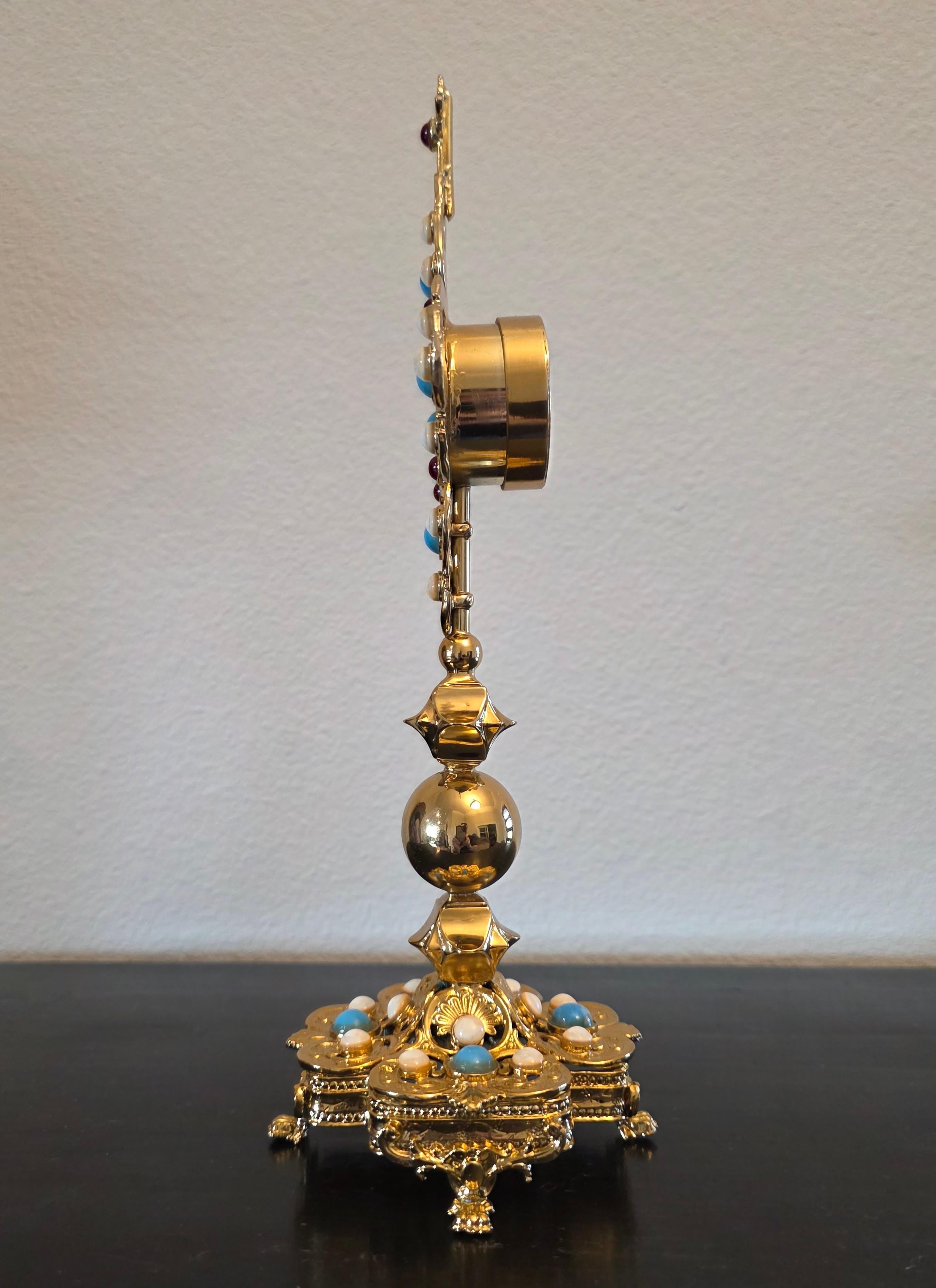 European Gothic Religious Gilt Metal Reliquary Altar Monstrance en vente 2