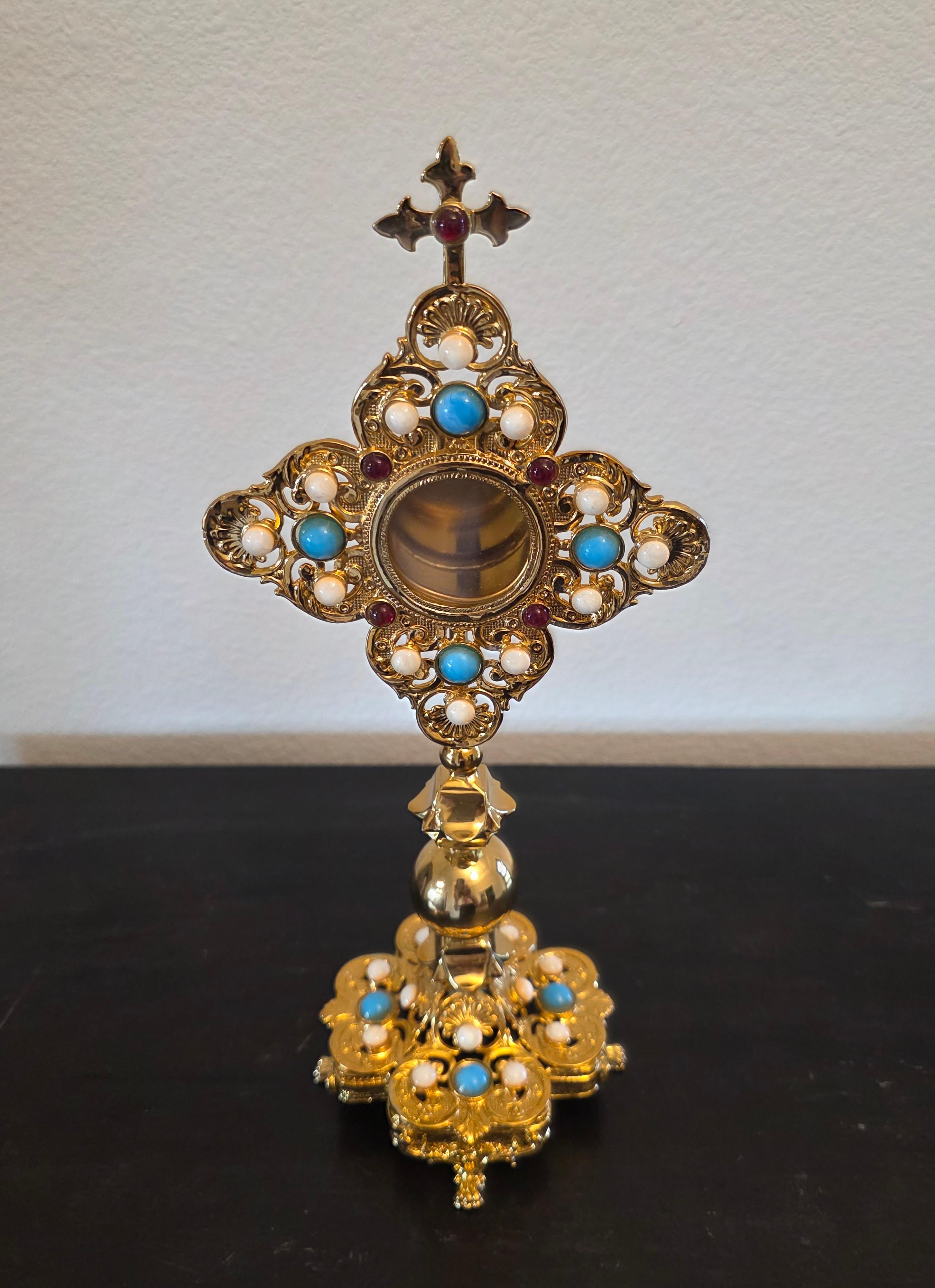 Doré European Gothic Religious Gilt Metal Reliquary Altar Monstrance en vente