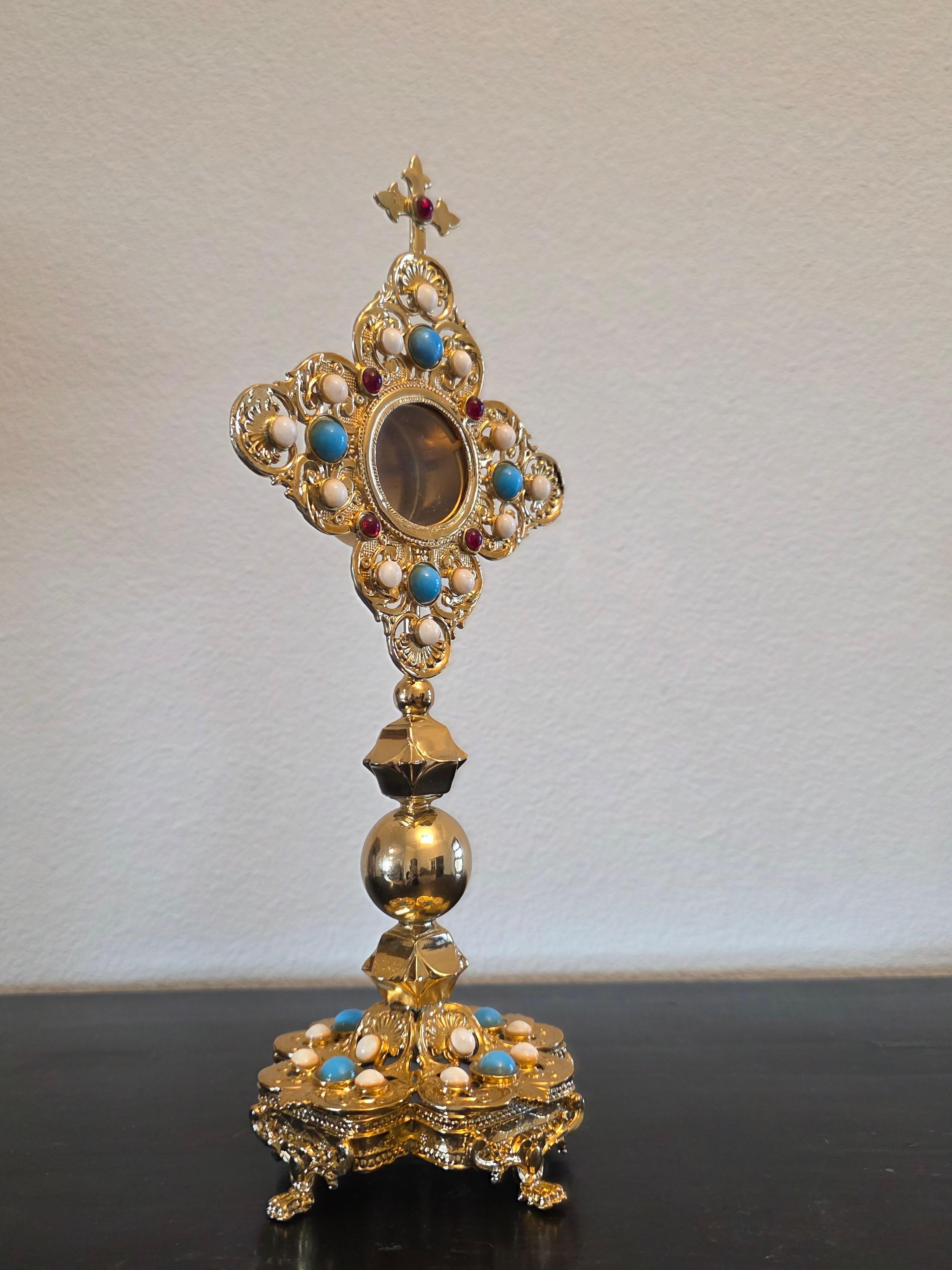 20ième siècle European Gothic Religious Gilt Metal Reliquary Altar Monstrance en vente