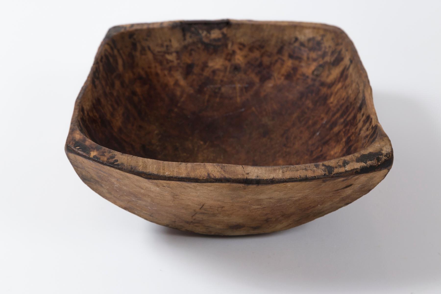 European Hand-Carved Wood Bowl, Early 20th Century 1