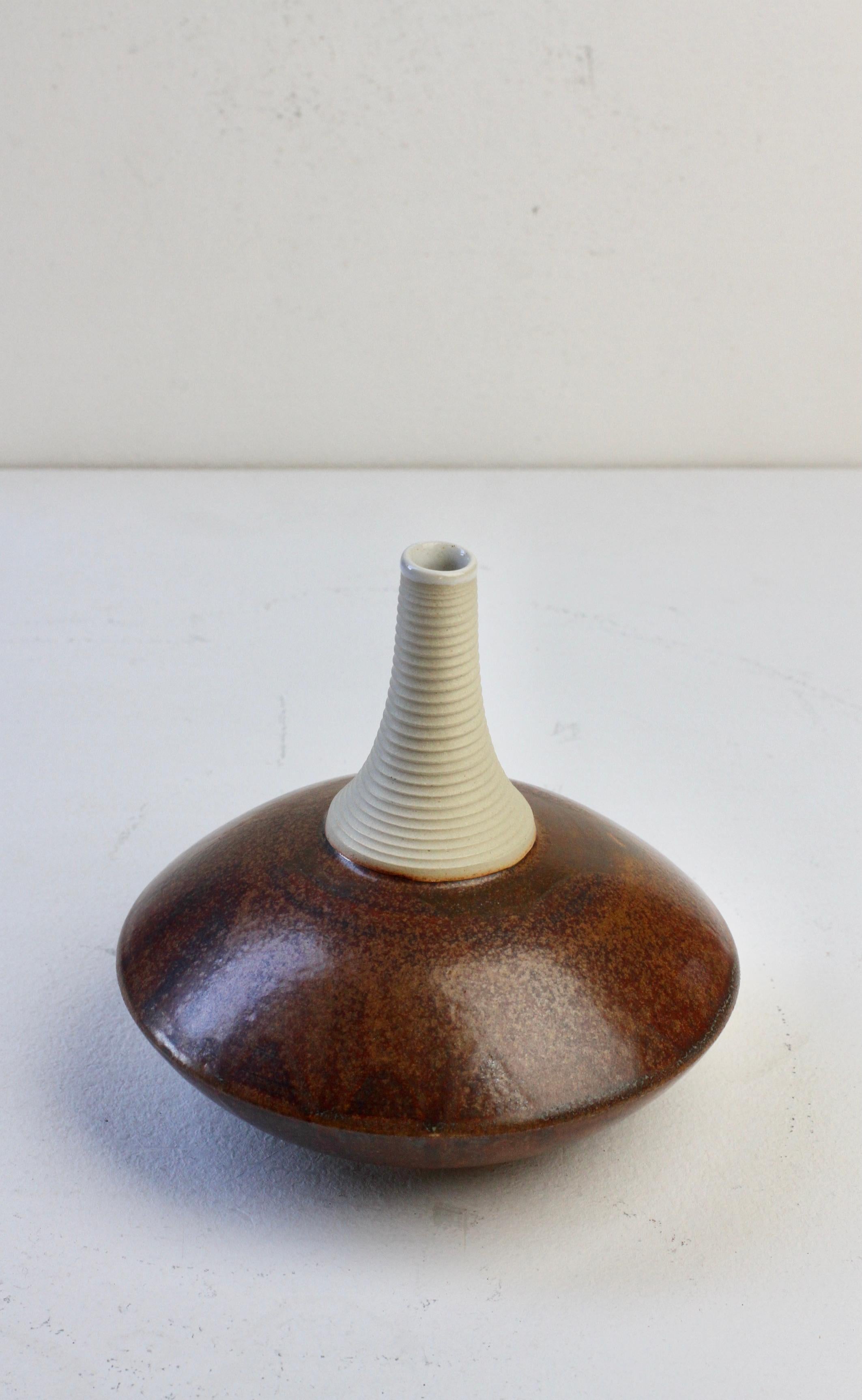 European Hand Thrown Pottery Brown Glazed Vase by Hans-Georg Fischer, 2009 In Good Condition For Sale In Landau an der Isar, Bayern