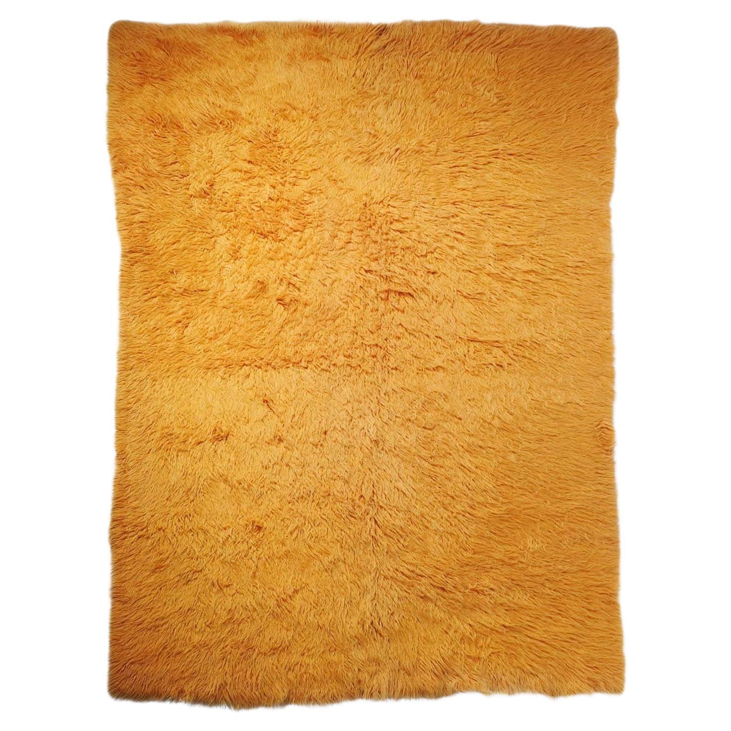 European, Hand Tufted Rug