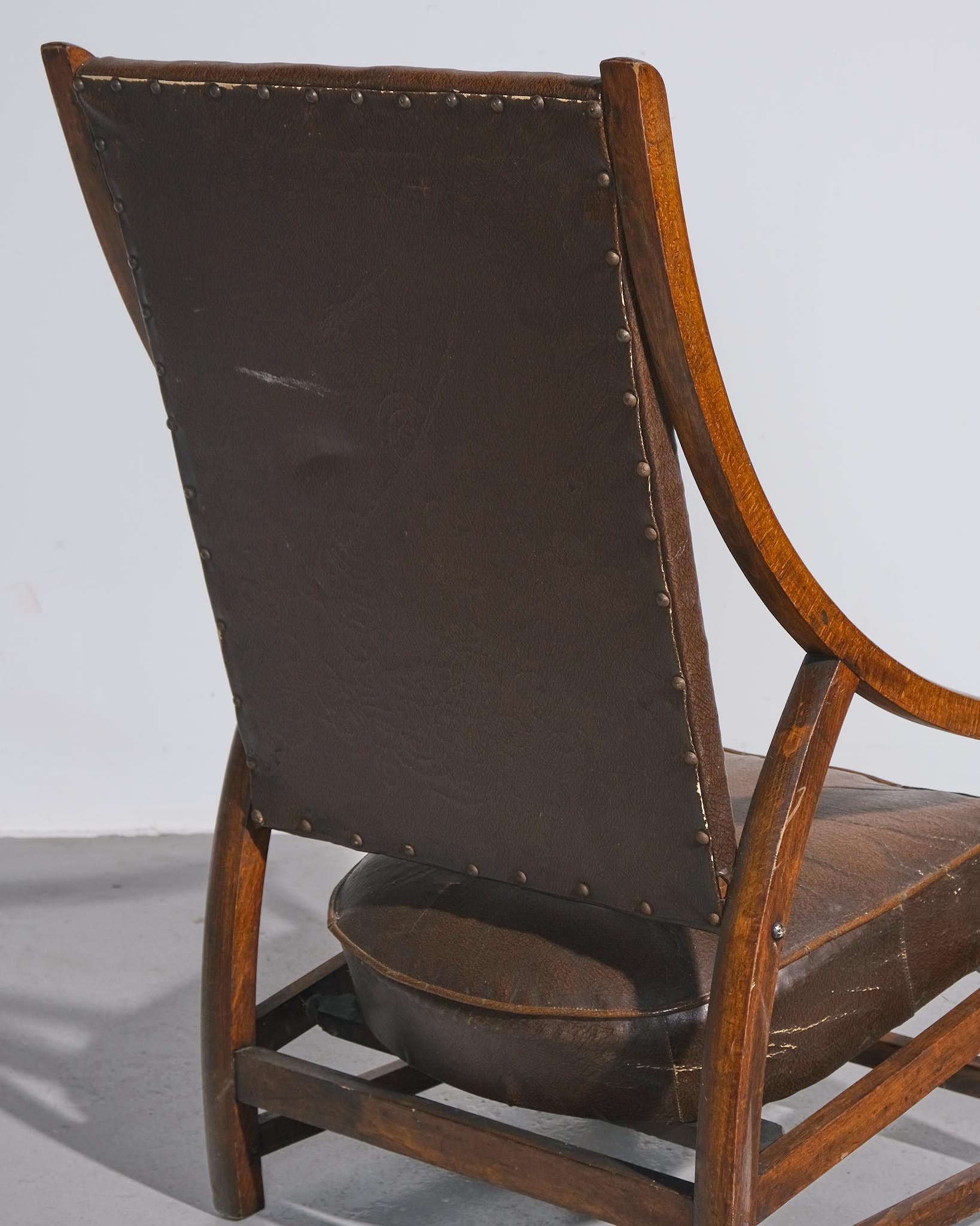 Mid-Century Modern Chaise de cheminée européenne à haut dossier des années 1940 en vente