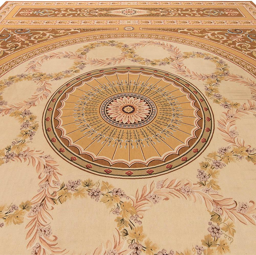 Cinese Tappeto in lana fatto a mano Aubusson di ispirazione europea di Doris Leslie Blau in vendita