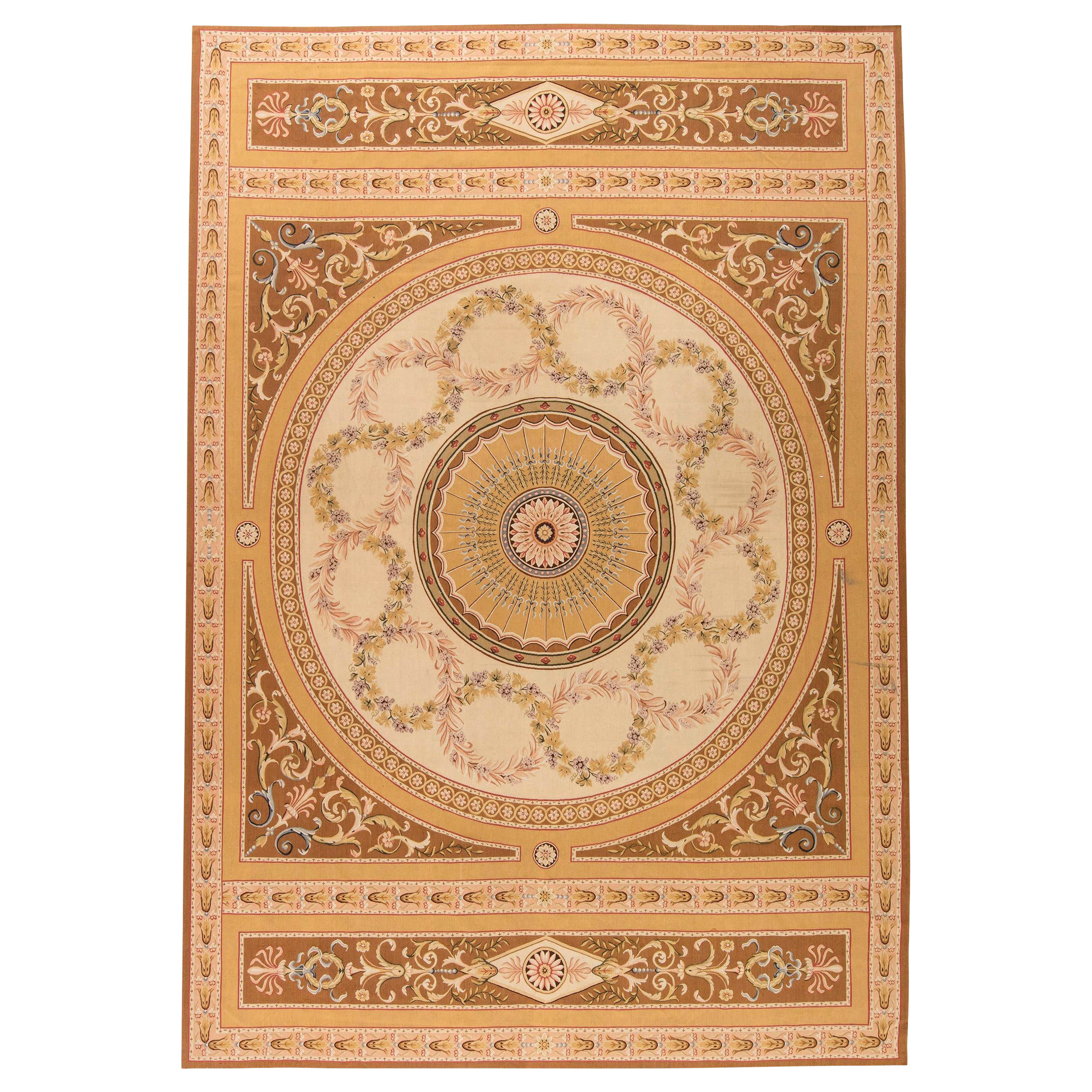 Tapis d'inspiration européenne en laine d'Aubusson fait à la main par Doris Leslie Blau