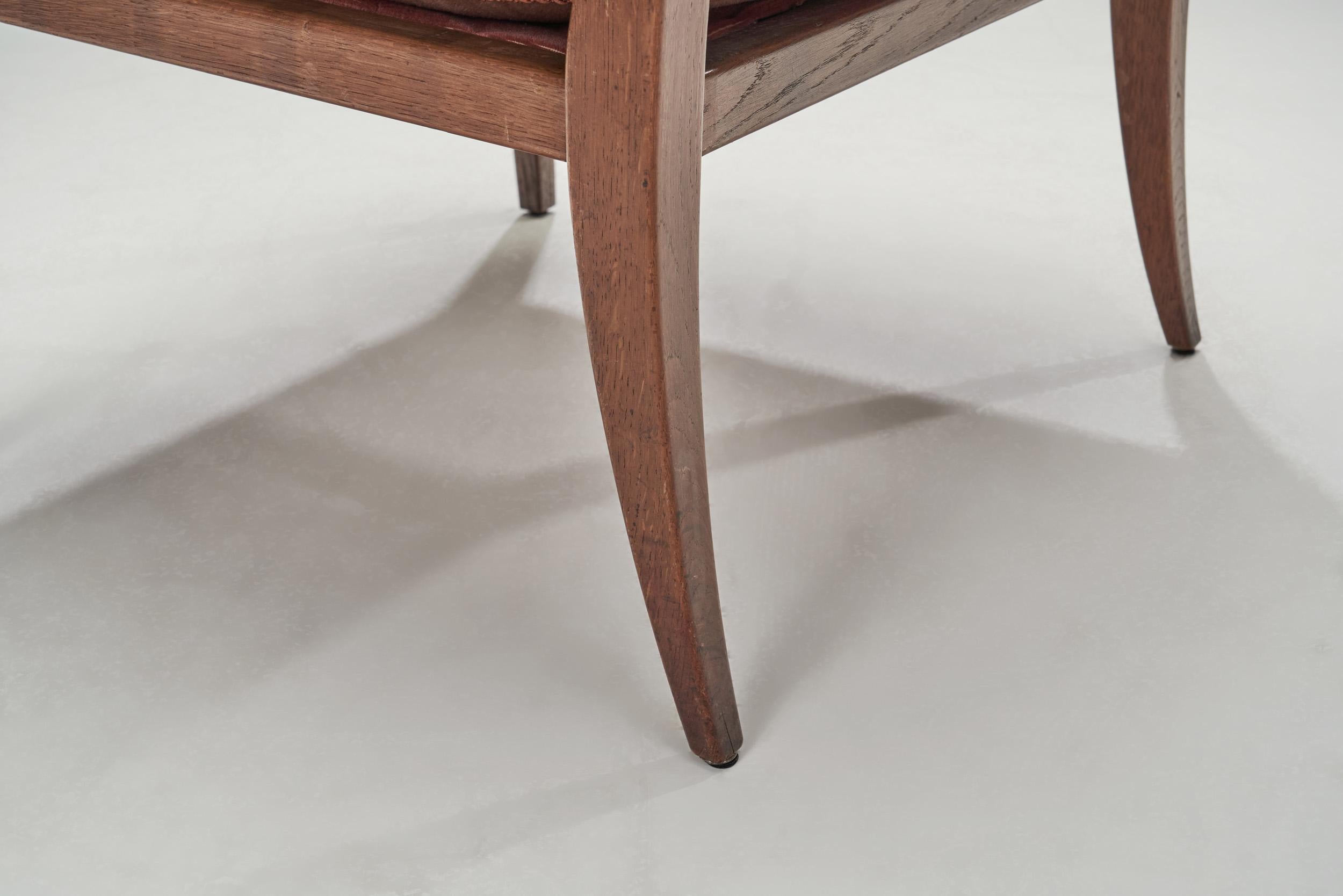 Sillón europeo de respaldo bajo con asiento tapizado, Europa, ca. 1950 en venta 8
