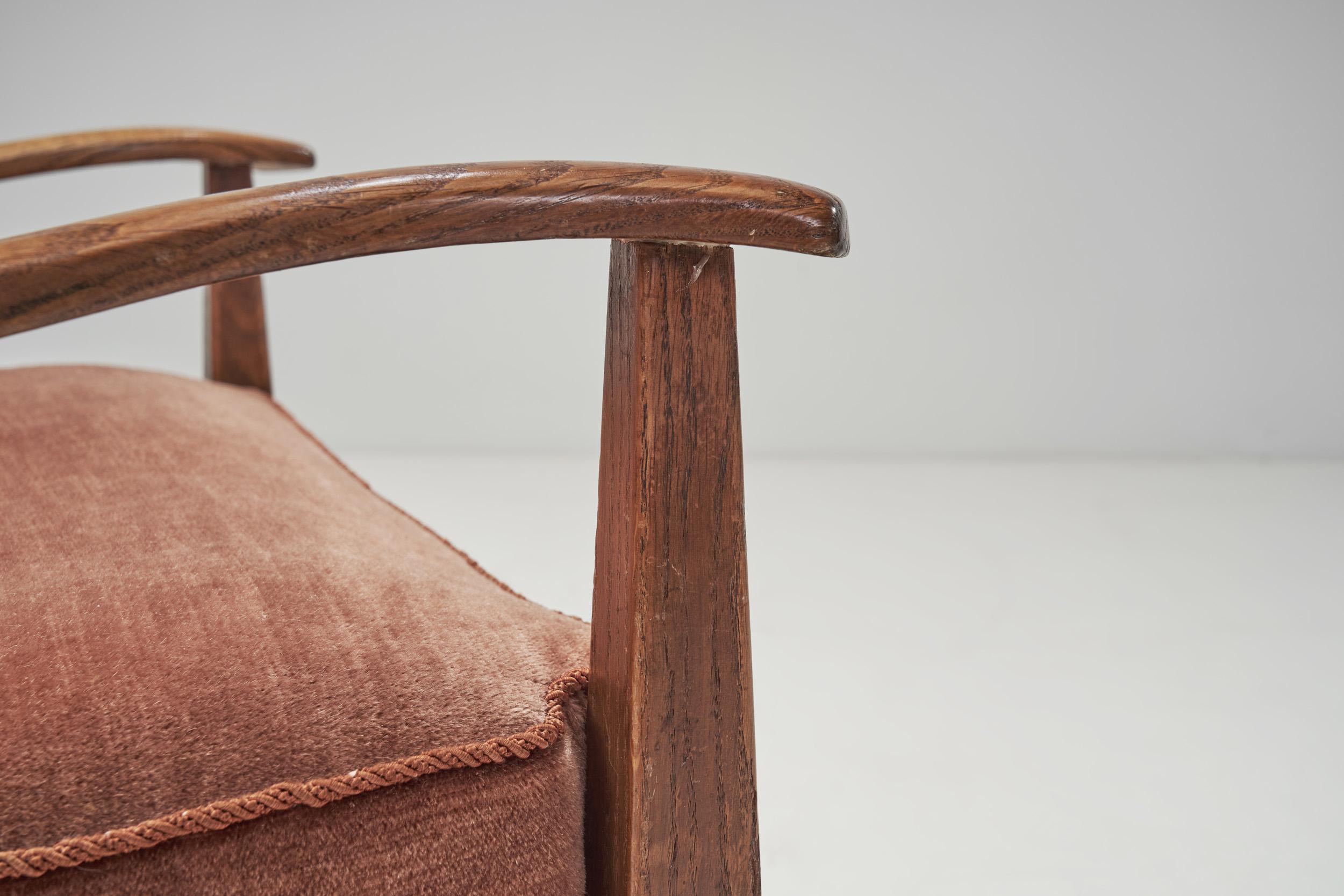 Sillón europeo de respaldo bajo con asiento tapizado, Europa, ca. 1950 en venta 1