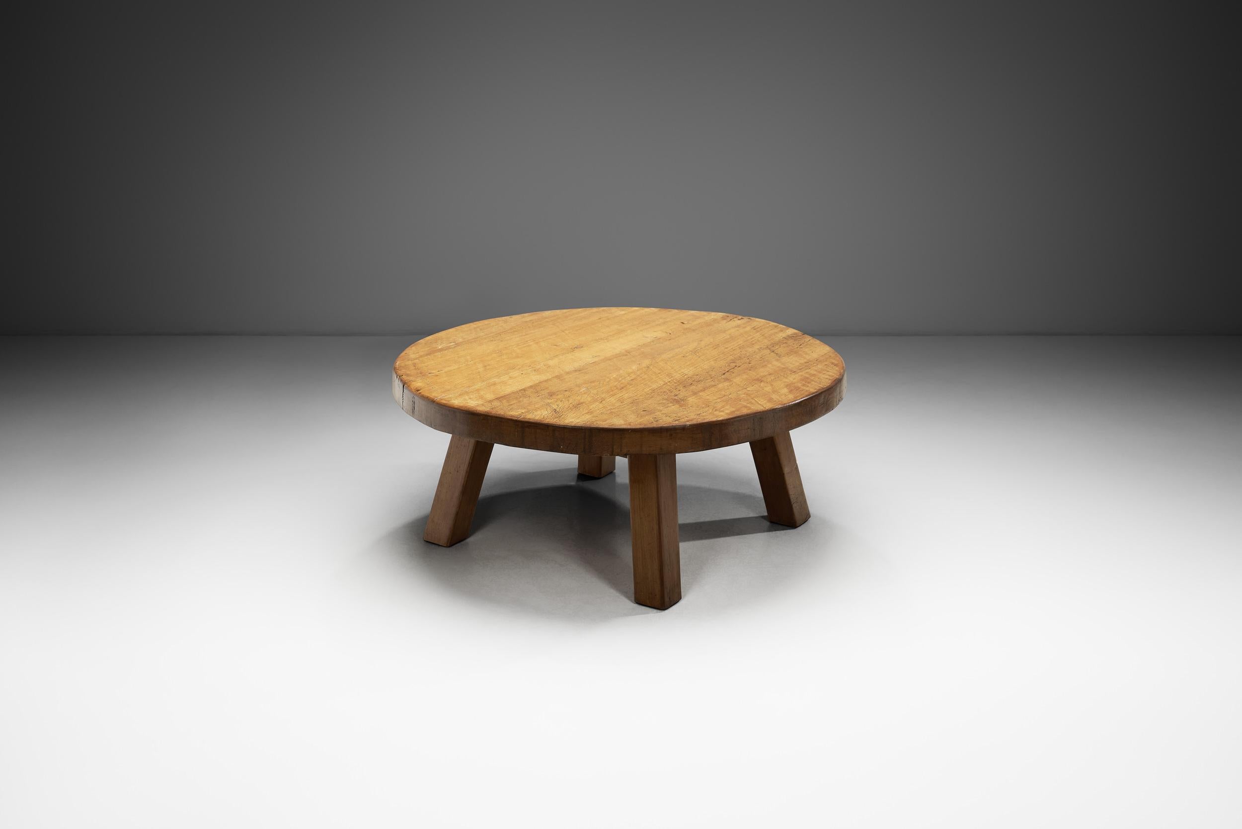 European Low Wooden Coffee Table, Europe Mid-20th Century In Good Condition For Sale In Utrecht, NL