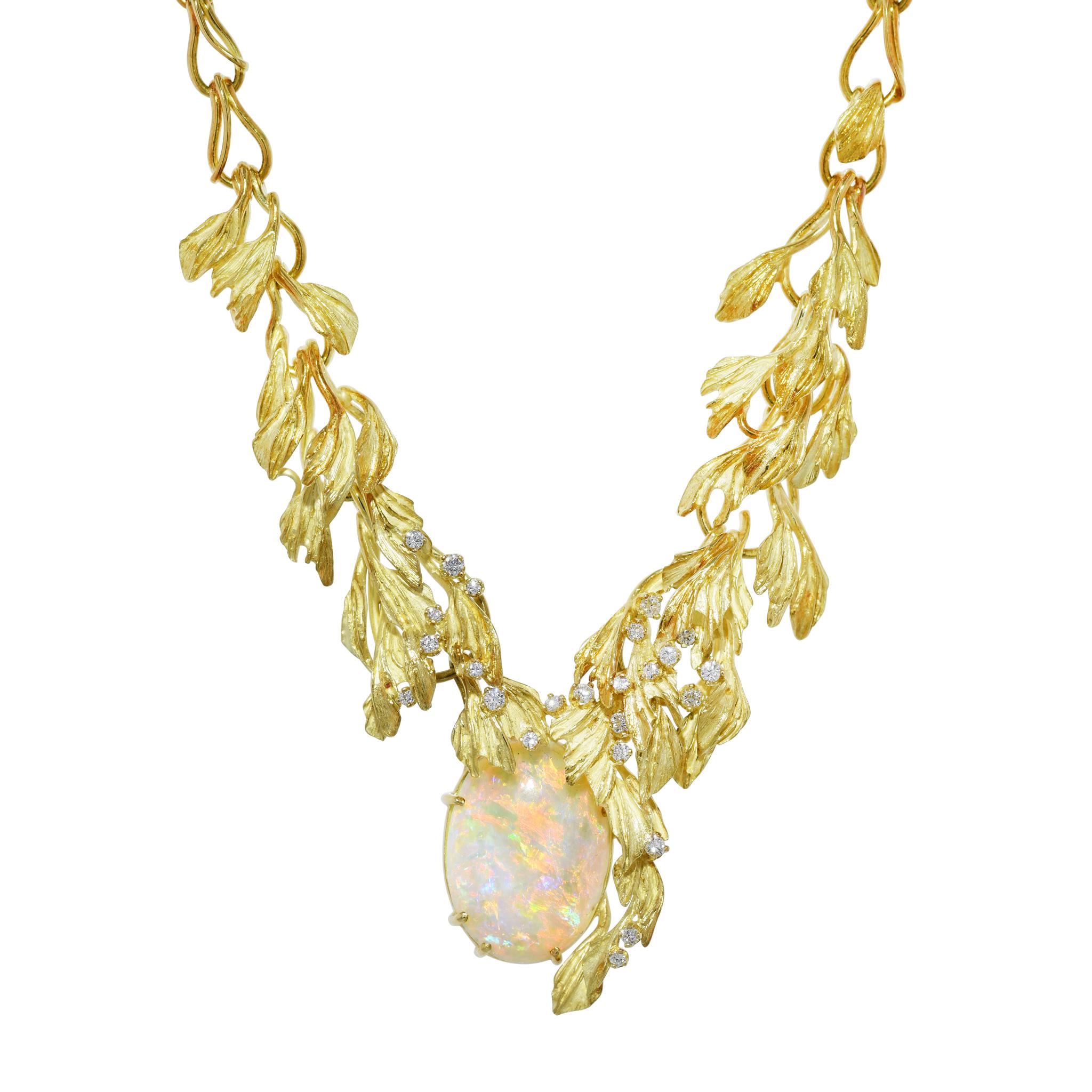 Collier en or jaune 18 carats avec opale d'Australie de fabrication européenne Pour femmes en vente