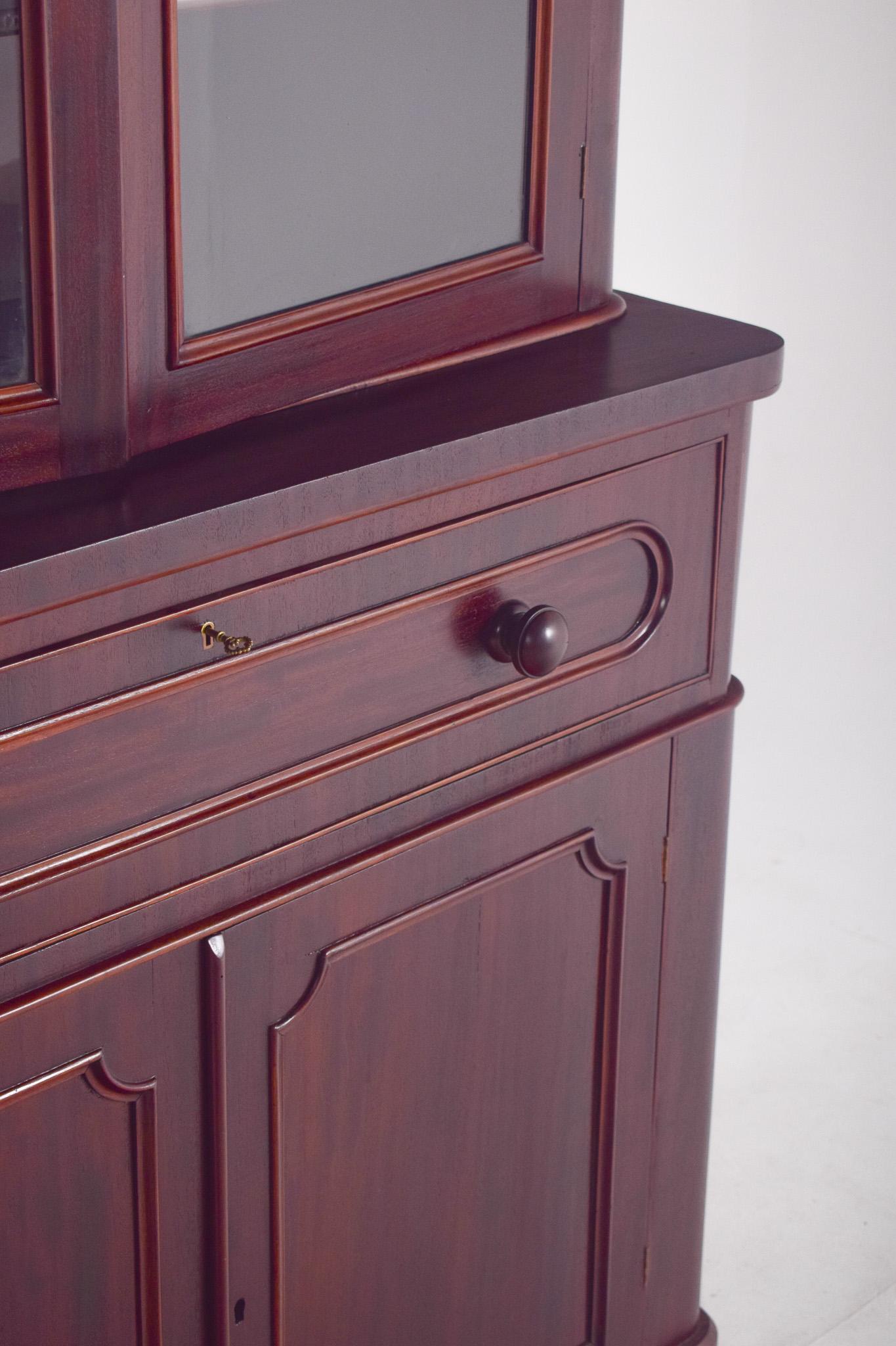 European Mahogany Bookcase with Desk In Good Condition For Sale In Lisboa, Lisboa