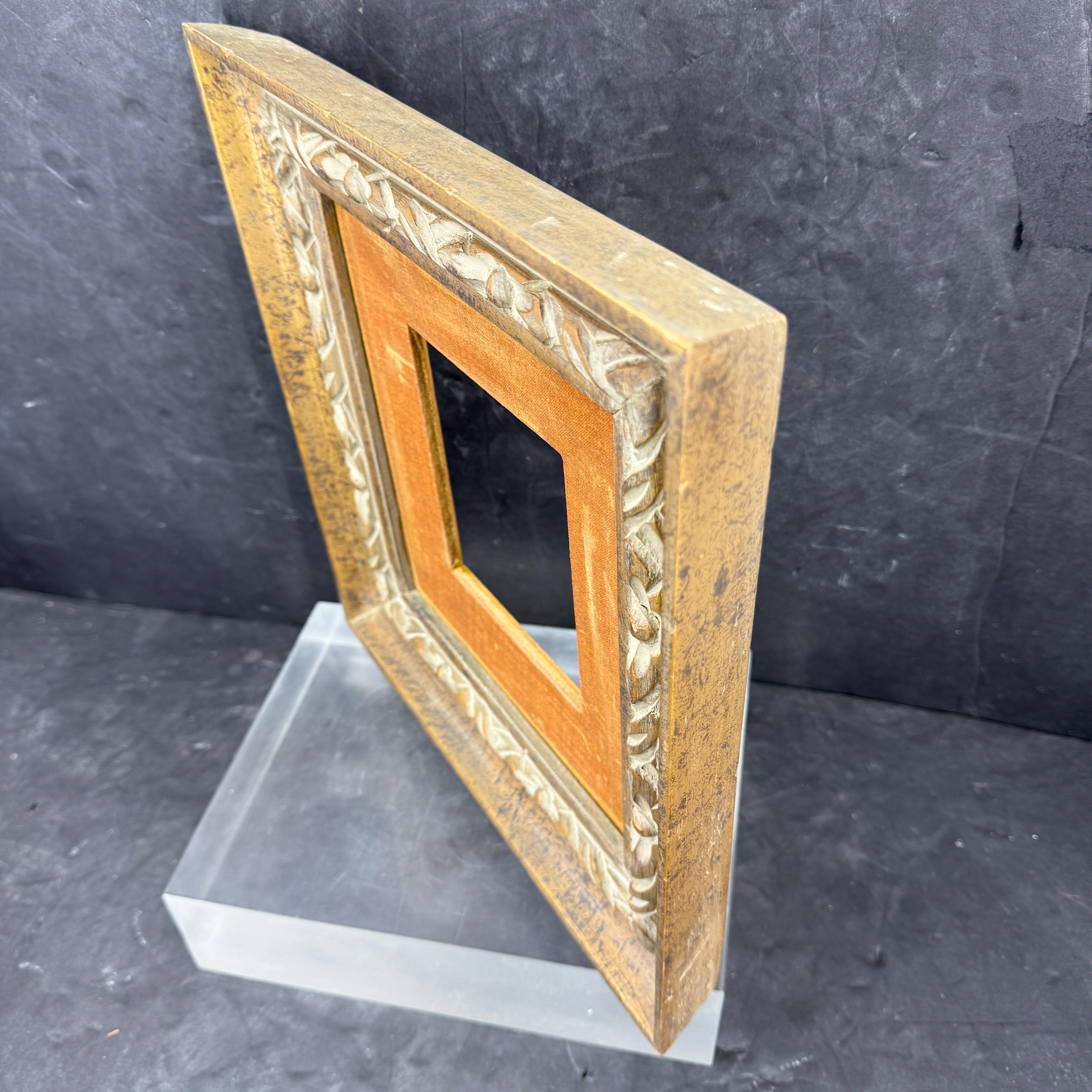 Europäische Mid-Century Gold vergoldet gemalt Wood Art Frame w Liner im Zustand „Gut“ im Angebot in Haddonfield, NJ