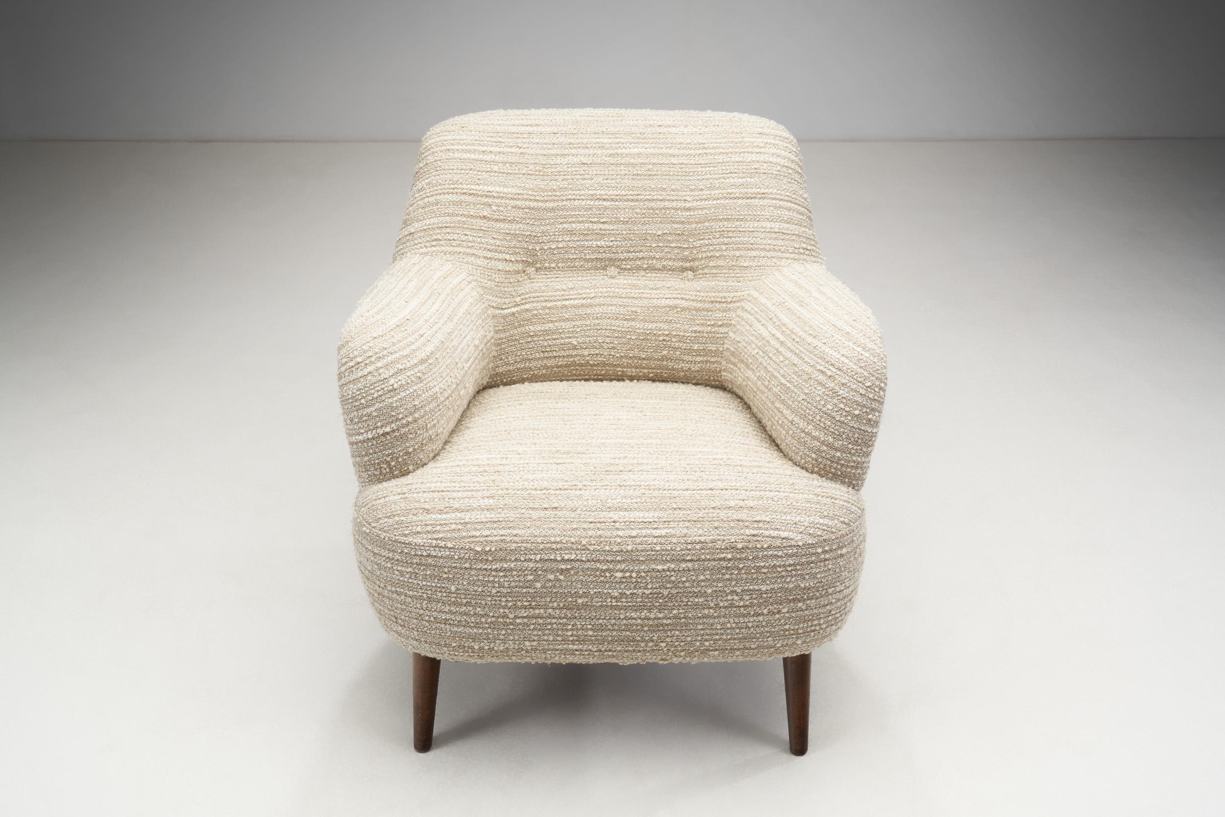 European Mid-Century Modern Armchairs in Bouclé, Europe, ca 1950s For Sale 6