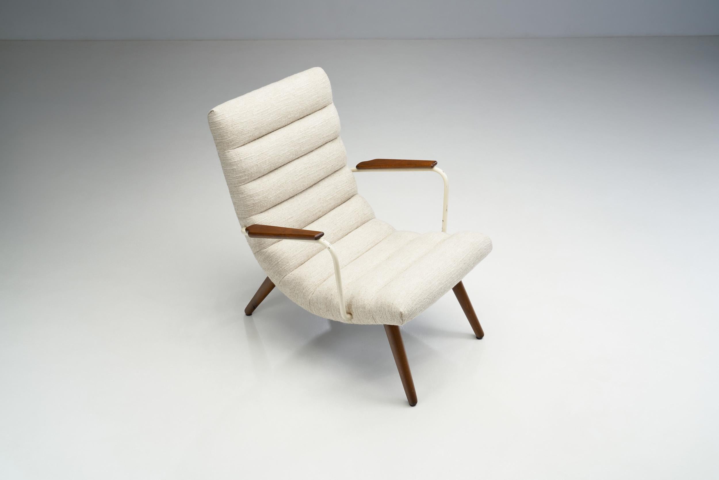 European Mid-Century Modern Lounge Chair, Europe 1950s For Sale 3