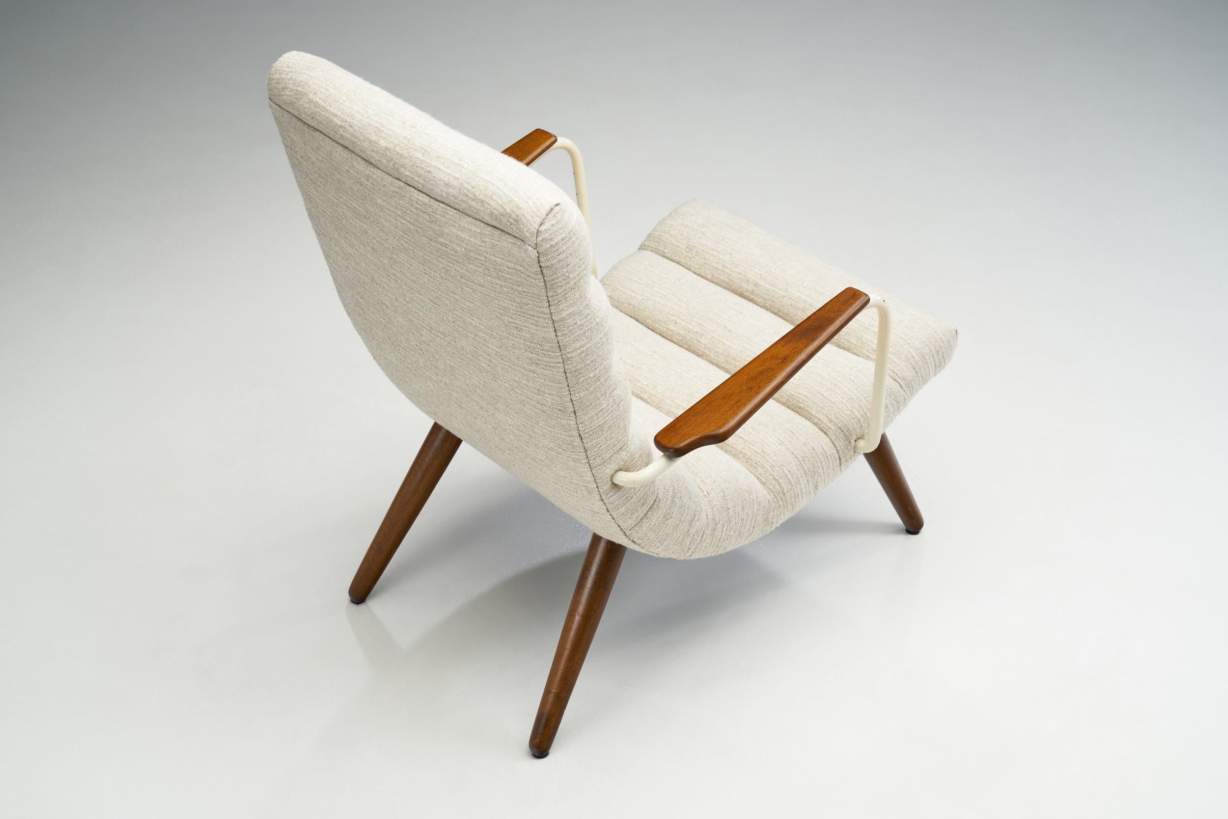 Mid-20th Century European Mid-Century Modern Lounge Chair, Europe 1950s For Sale