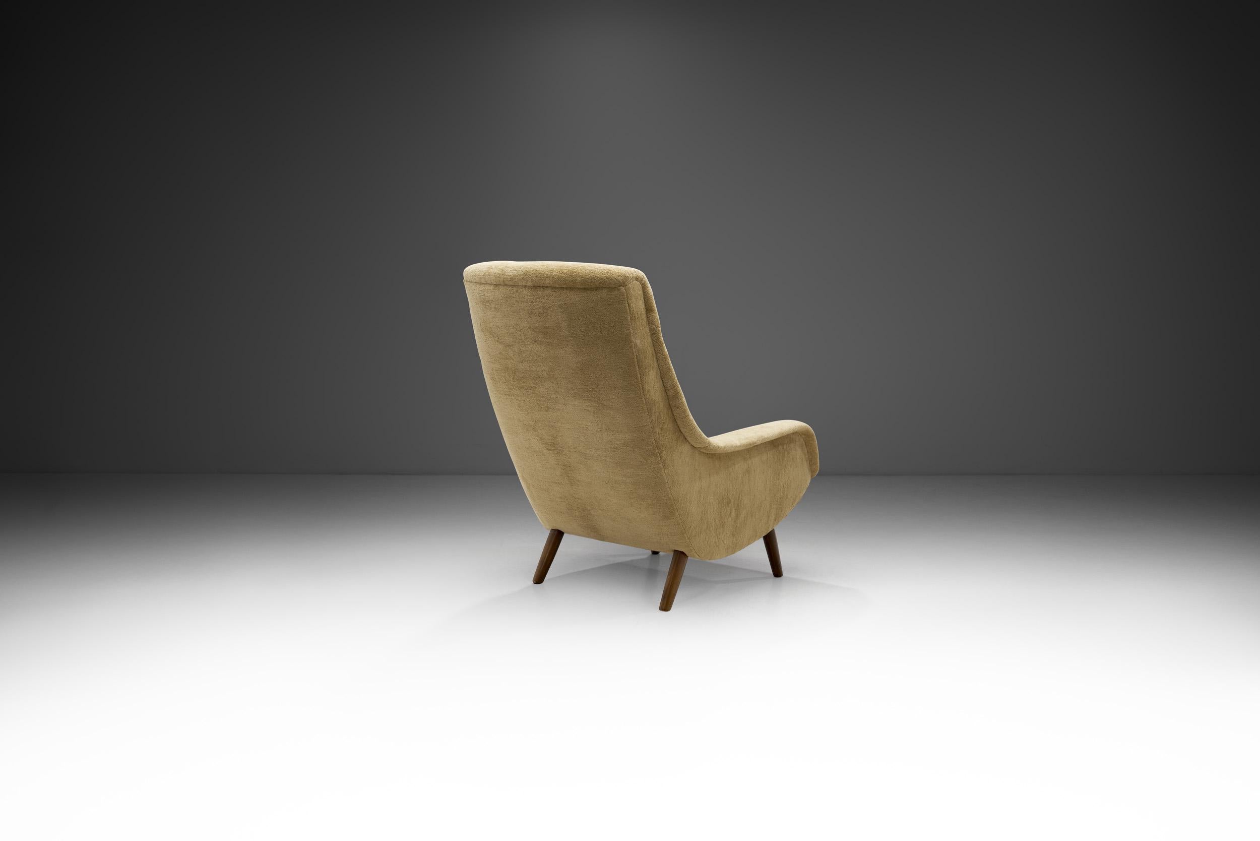 Fabric European Mid-Century Modern Lounge Chair with Beech Wood Legs, Europe 1960s