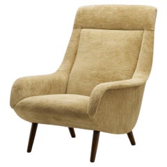 Retro European Mid-Century Modern Lounge Chair with Beech Wood Legs, Europe 1960s
