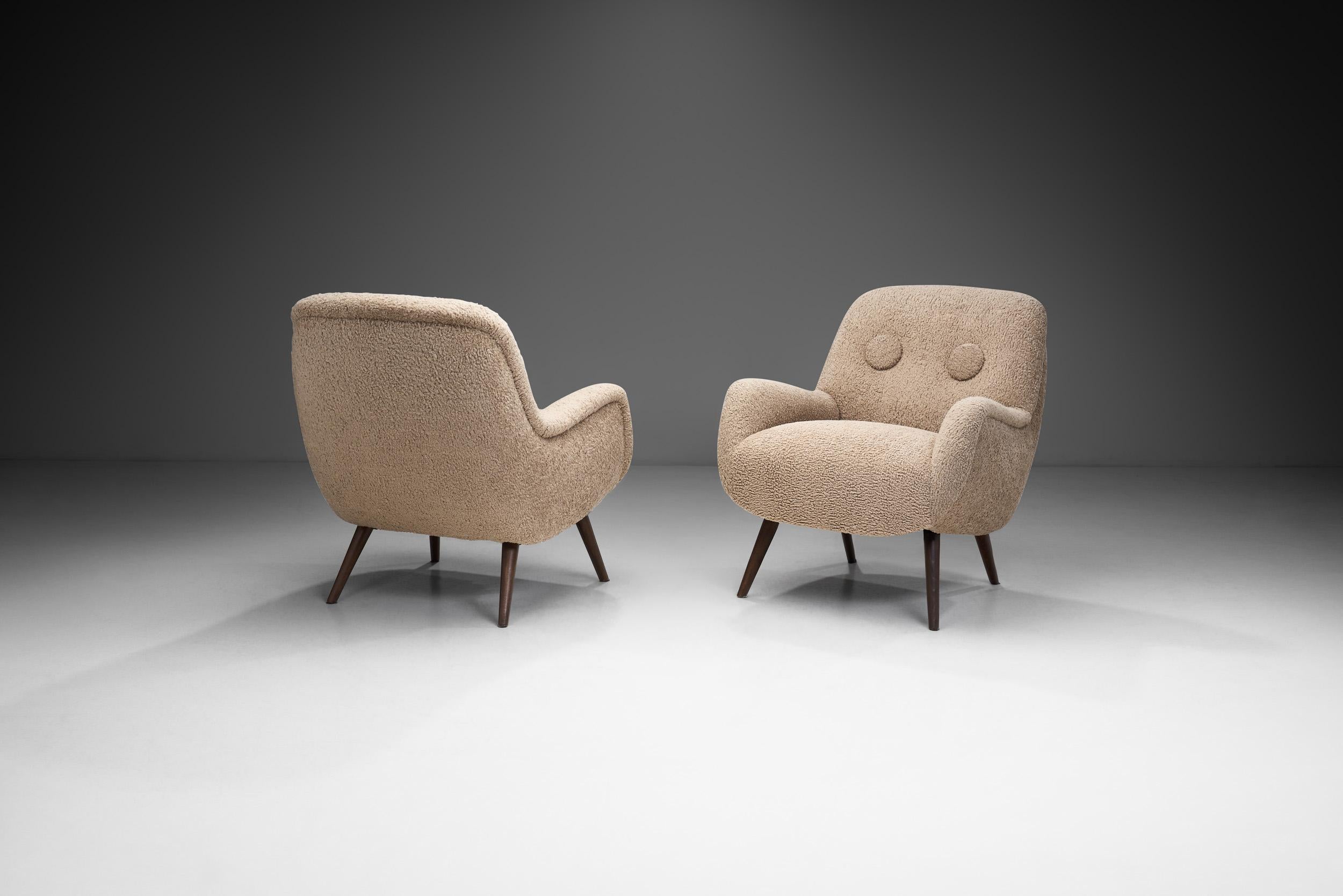 Mid-20th Century European Mid-Century Modern Lounge Chairs in Bouclé with Oak Legs, Europe 1960s For Sale