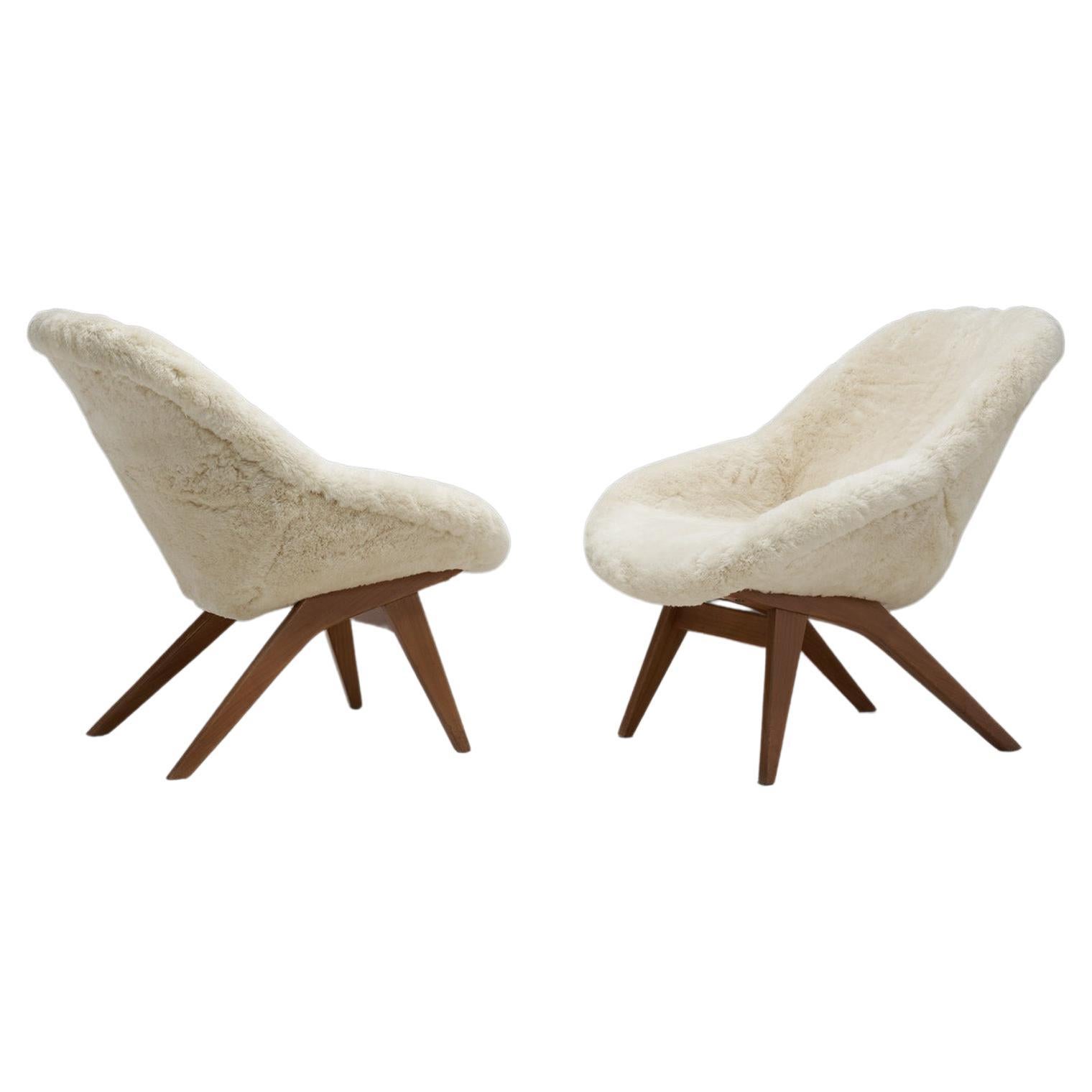 European Mid-Century Modern Lounge Chairs with Tapered Legs, Europe circa 1950 For Sale