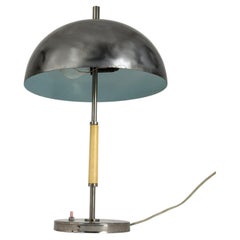 Lámpara de mesa europea de mediados de siglo, de chapa metálica, de alrededor de 1950