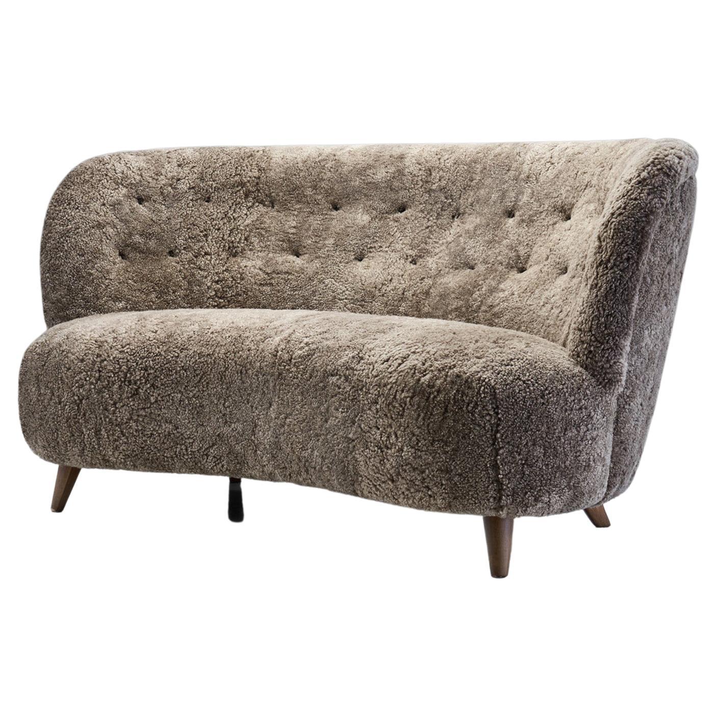 Europäisches gepolstertes Halbmond-Sofa aus der Jahrhundertmitte, Europa, ca. 1950er Jahre