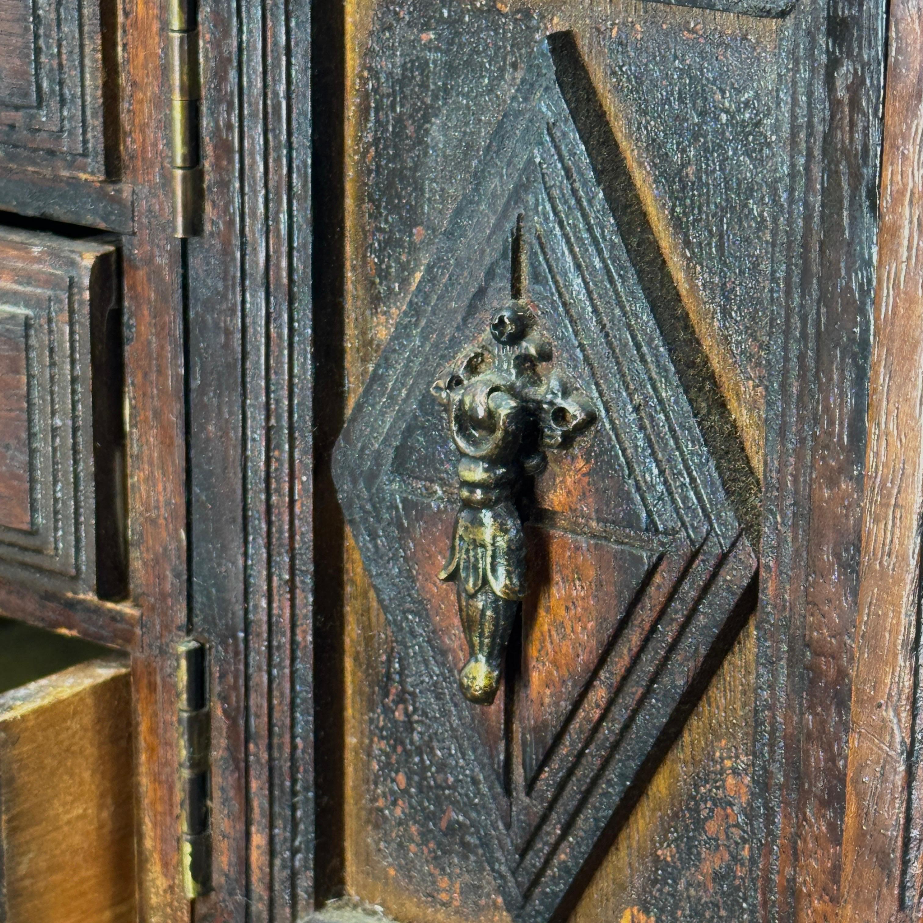 Europäischer Miniatur-Schmuck-Mehrfach-Schubladenschrank Kommode (Holz) im Angebot