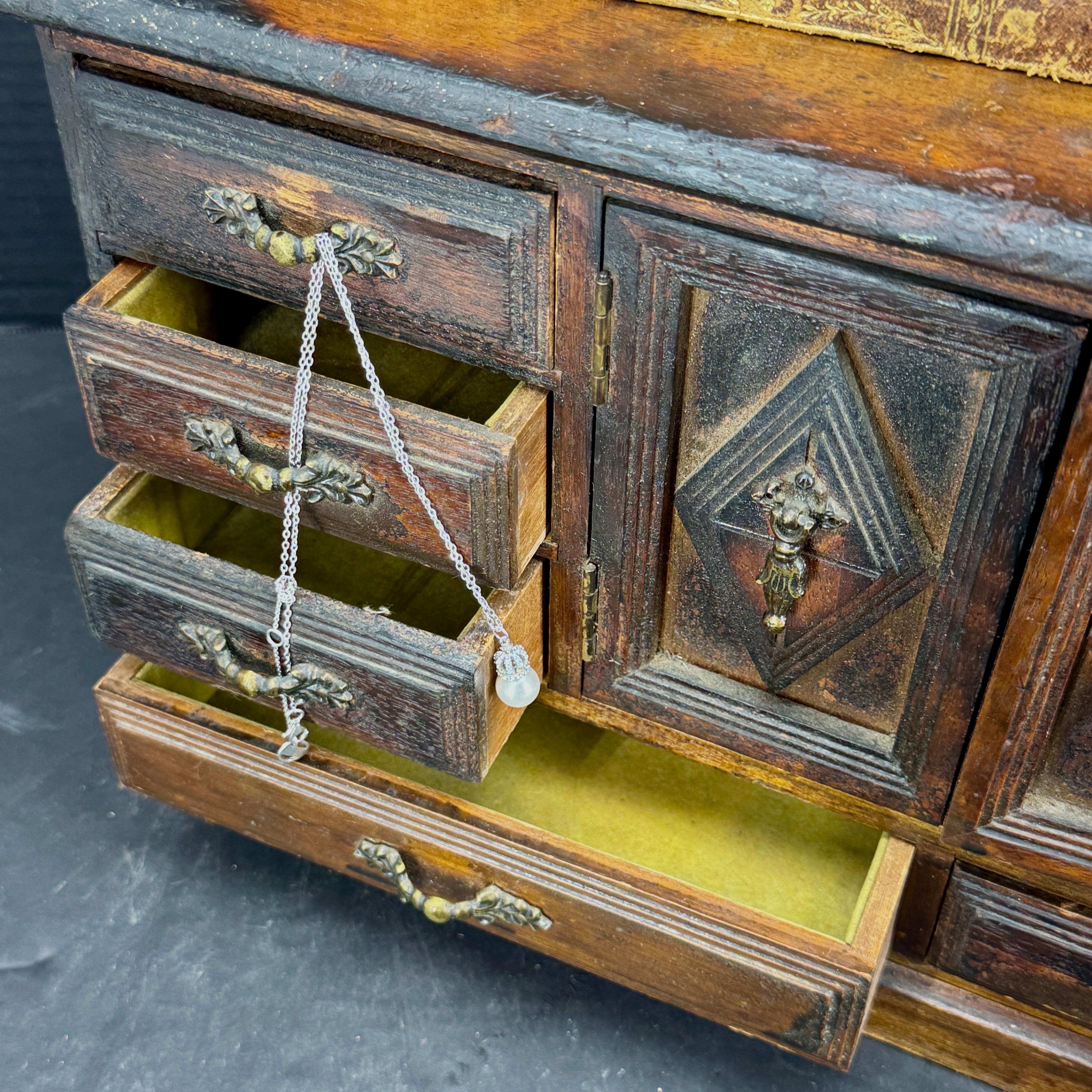 Europäischer Miniatur-Schmuck-Mehrfach-Schubladenschrank Kommode im Angebot 2