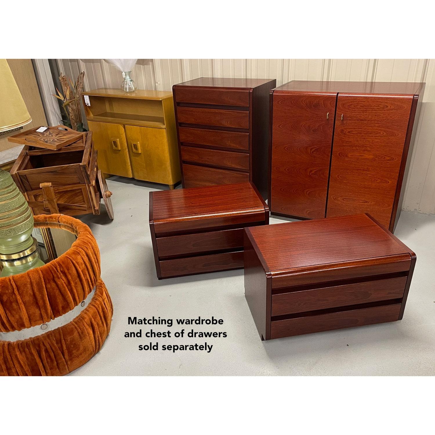 Europäische Moderne Palisander Nachttische (Skandinavische Moderne) im Angebot