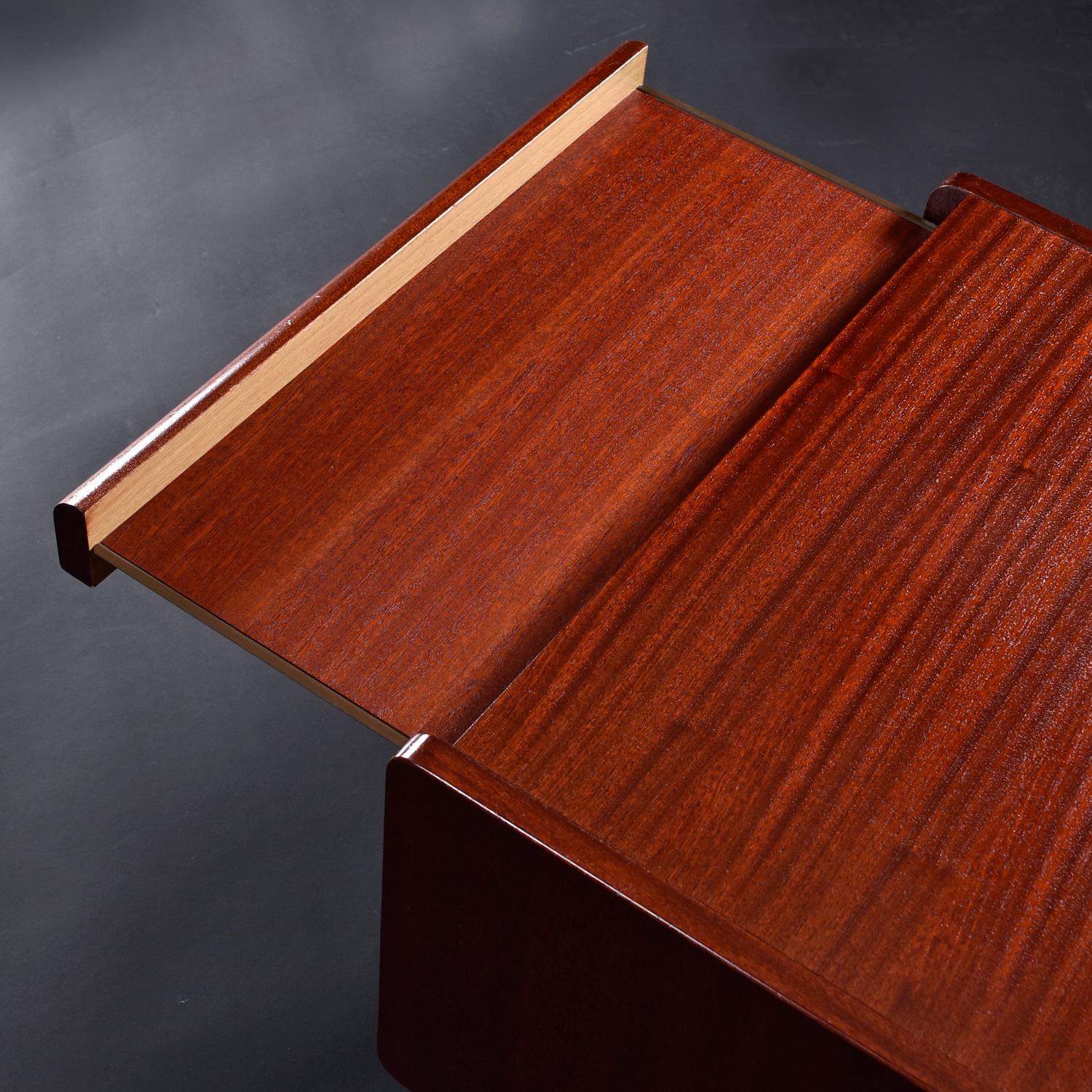 Europäische Moderne Palisander Nachttische im Angebot 2