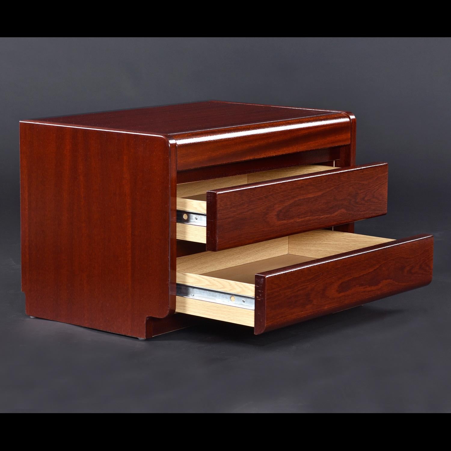 Europäische Moderne Palisander Nachttische im Angebot 4