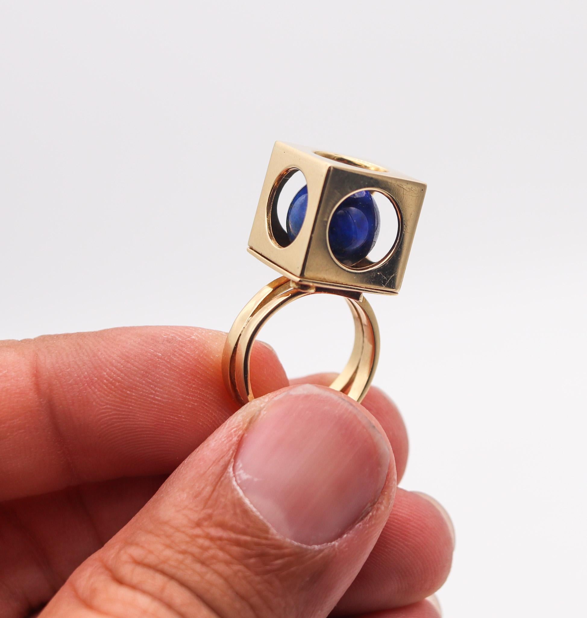 Women's European Modernist 1970 Sculptural Ring In 14Kt Yellow Gold With Lapis Lazuli For Sale