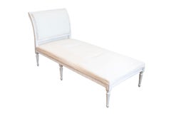European Neoclassical 1830s Painted Daybed with Carved Rosettes and Fluted Legs