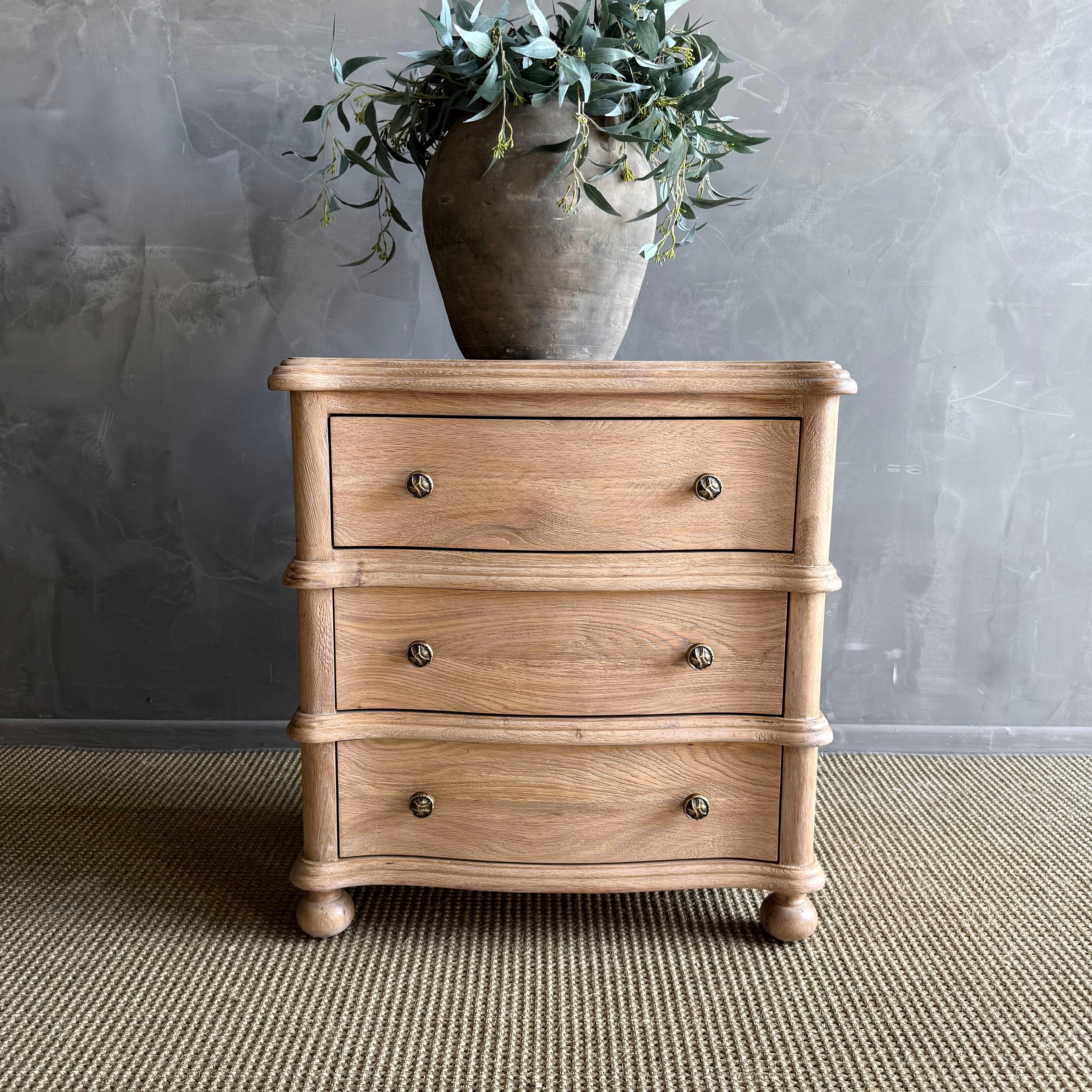 European Oak Night Stand with 3 Drawers im Angebot 5