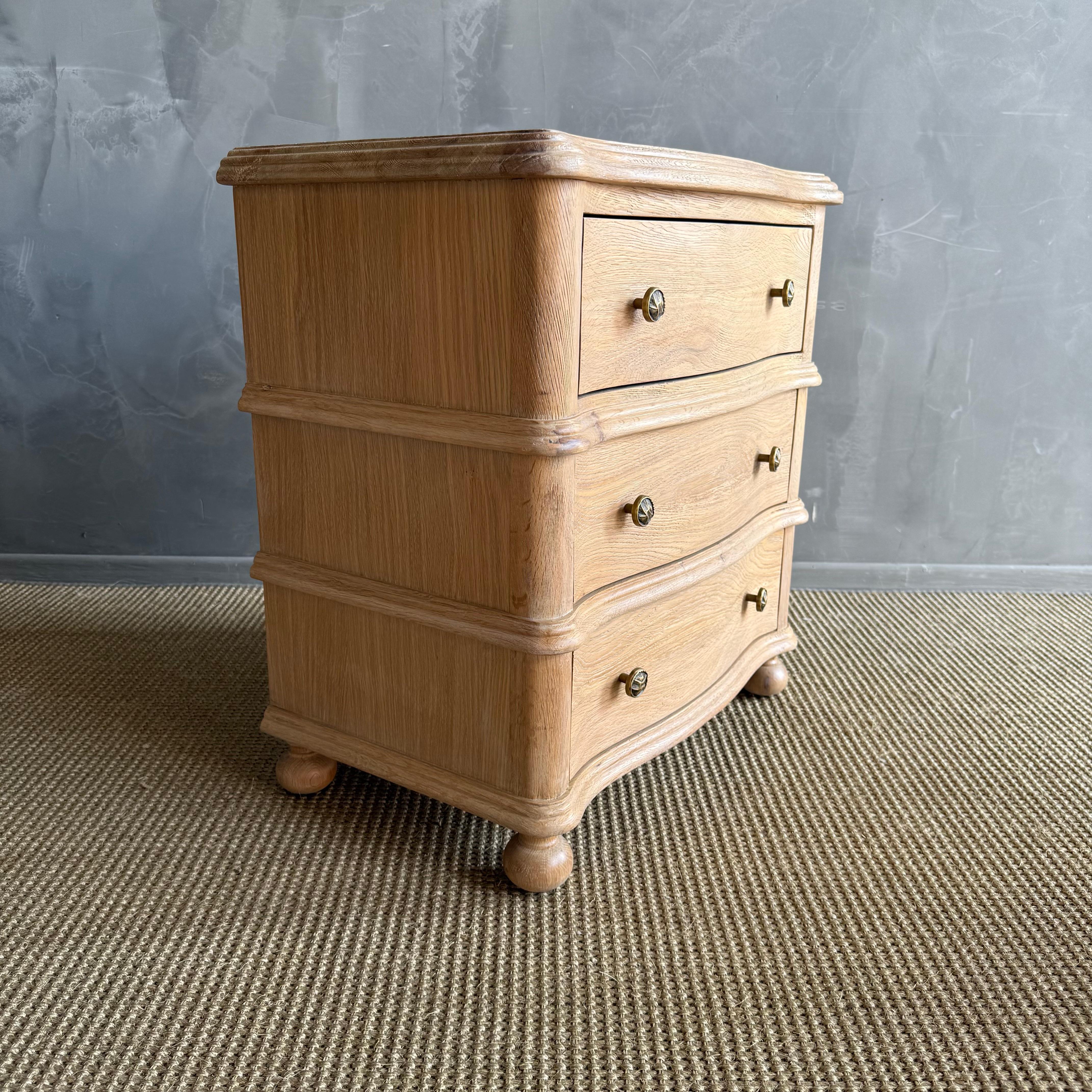 European Oak Night Stand with 3 Drawers im Angebot 2