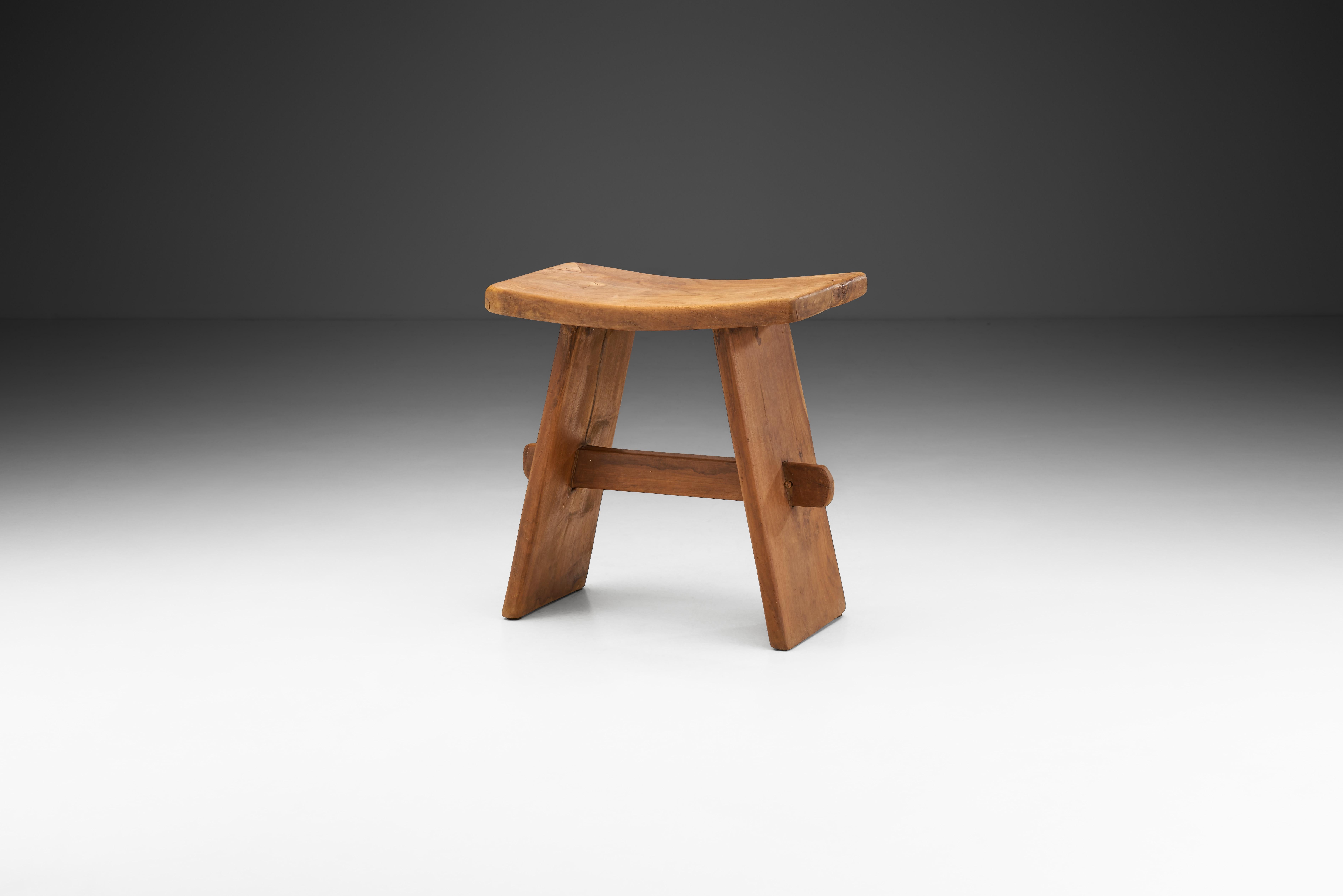 European Oak Stool with Tenon and Dowel Joinery, Europe late 20th Century In Good Condition In Utrecht, NL