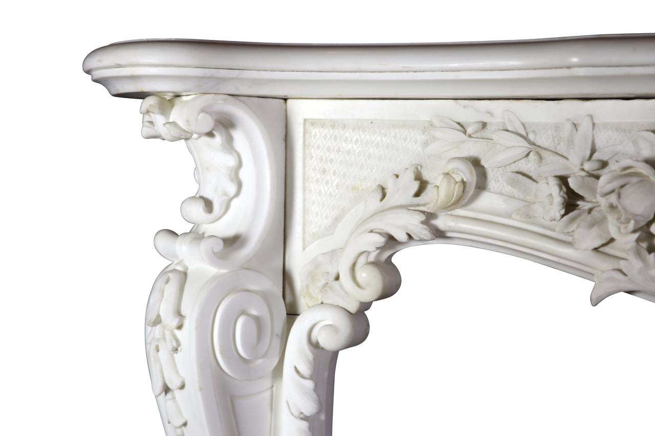 This extraordinary fireplace mantel in white statuary marble with opulent carved roses is incredible. It is eye catching and one of a kind. It could work very well in a Rococo interior or even timeless bespoke.
Measures:
174 cm EW 68,5