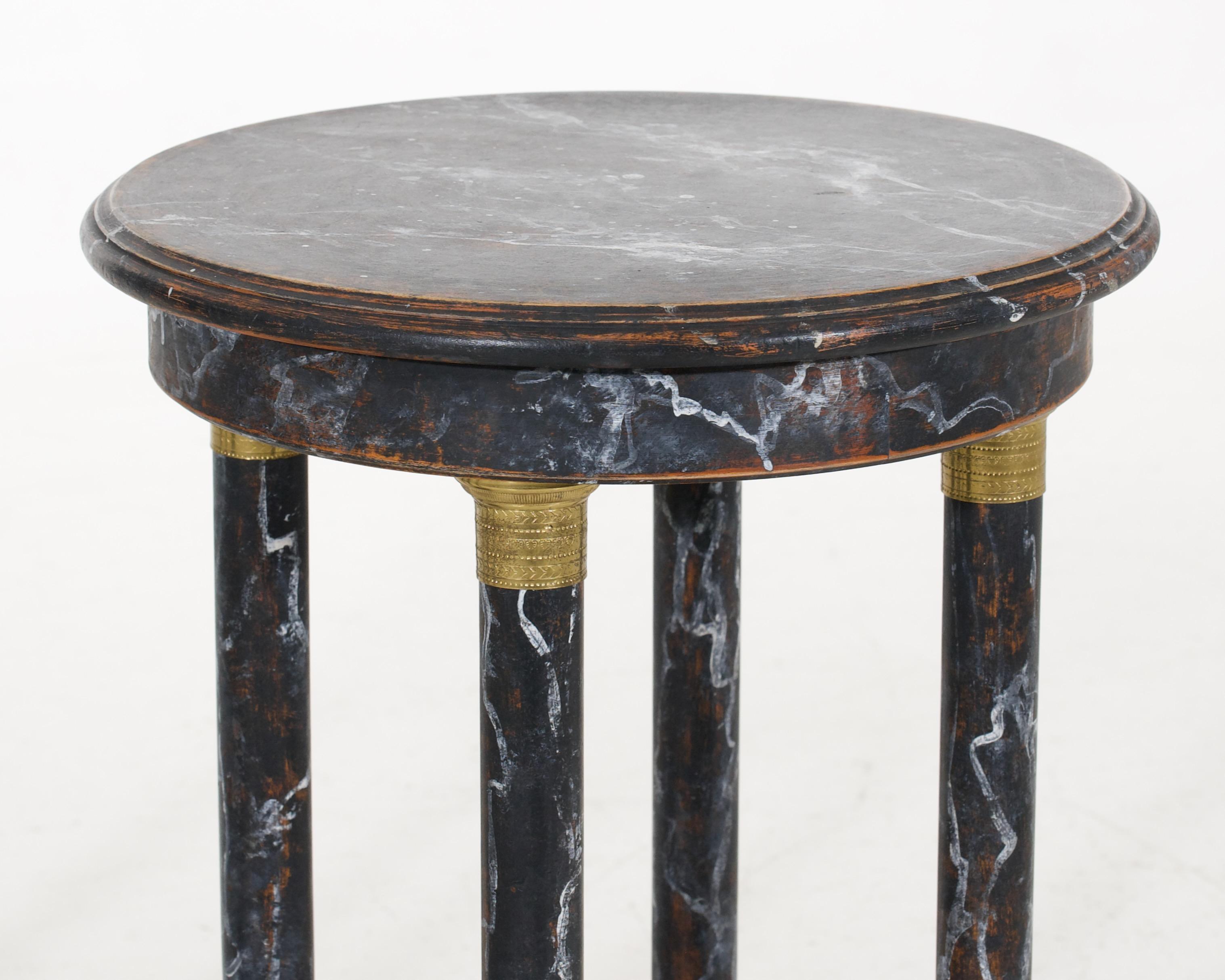 European pairs of black and white marble painted pedestals table, 20th C. In Good Condition For Sale In Aalsgaarde, DK