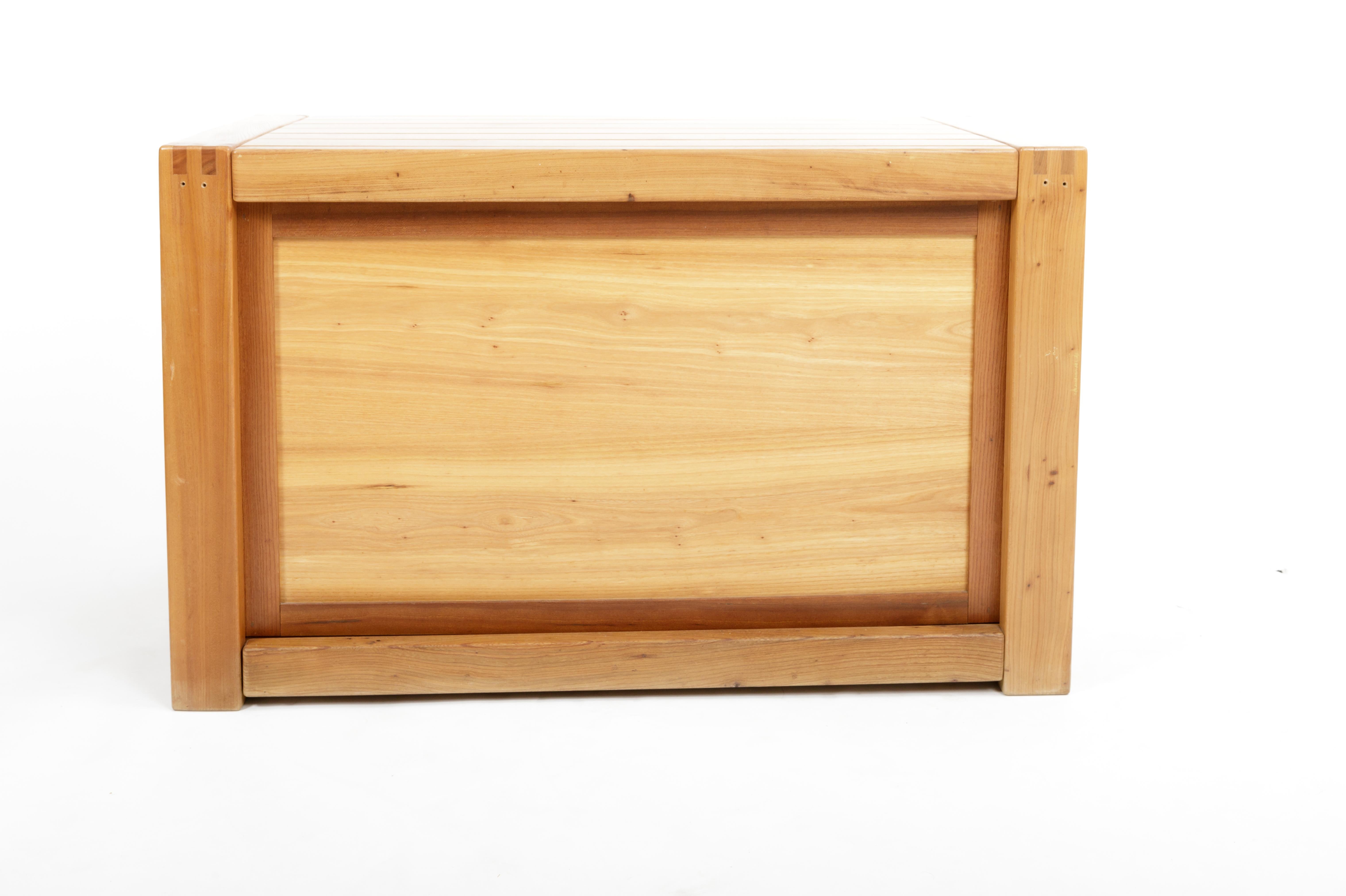Europäischer Kiefernholzschrank von Pierre Chapo, Frankreich, ca. 1970er Jahre im Angebot 4