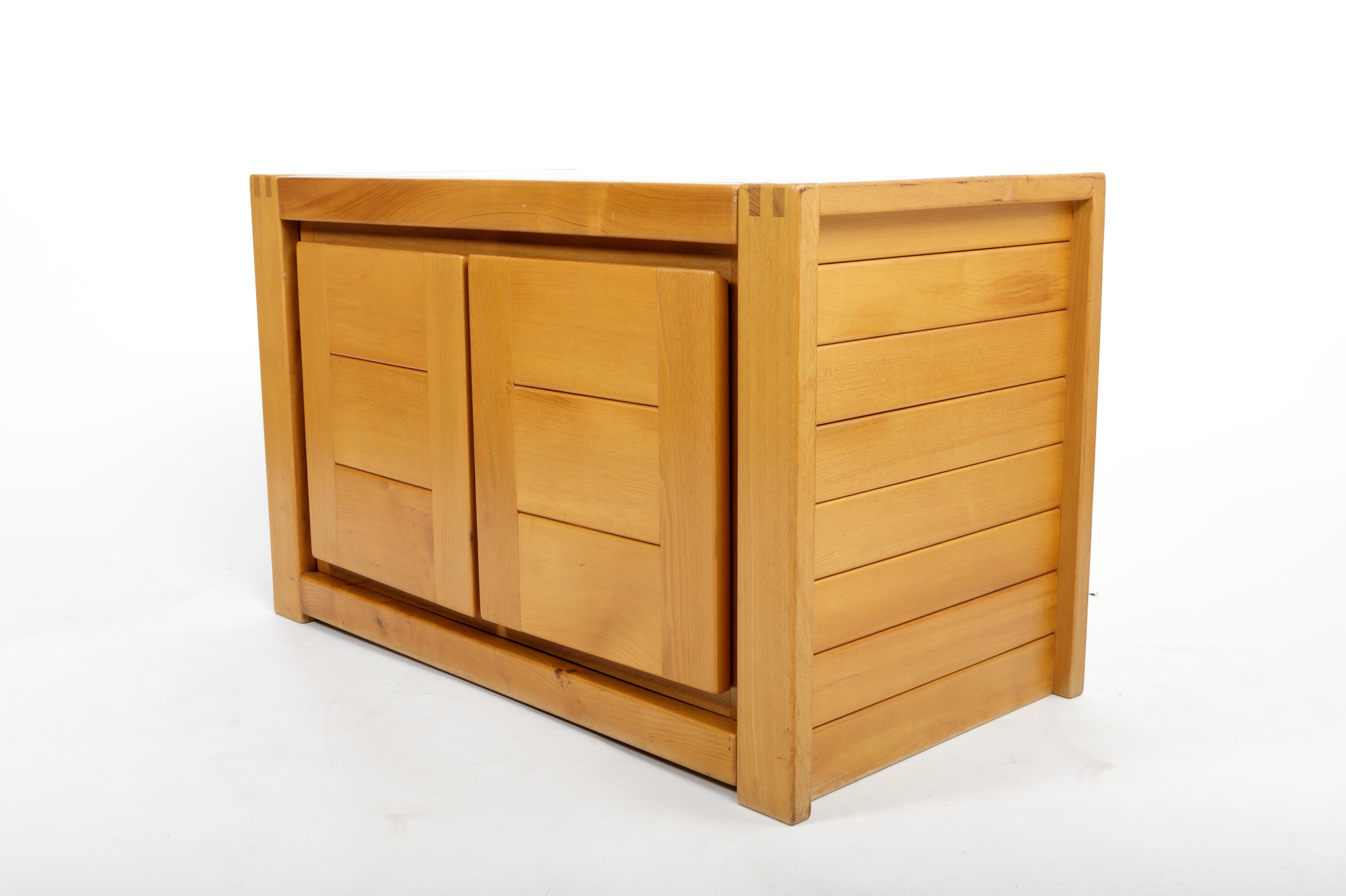 Europäischer Kiefernholzschrank von Pierre Chapo, Frankreich, ca. 1970er Jahre (Moderne) im Angebot
