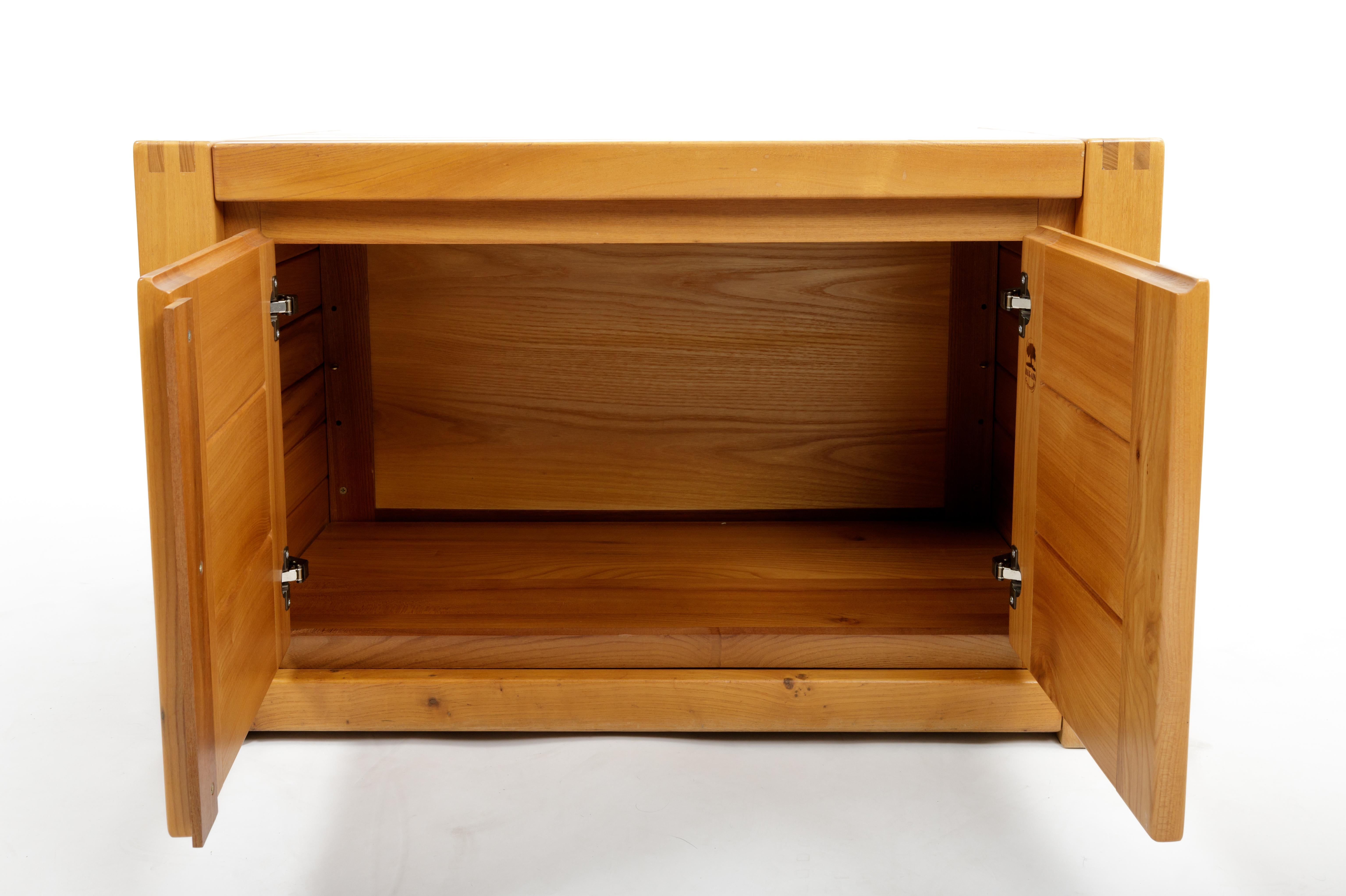 Europäischer Kiefernholzschrank von Pierre Chapo, Frankreich, ca. 1970er Jahre (Französisch) im Angebot