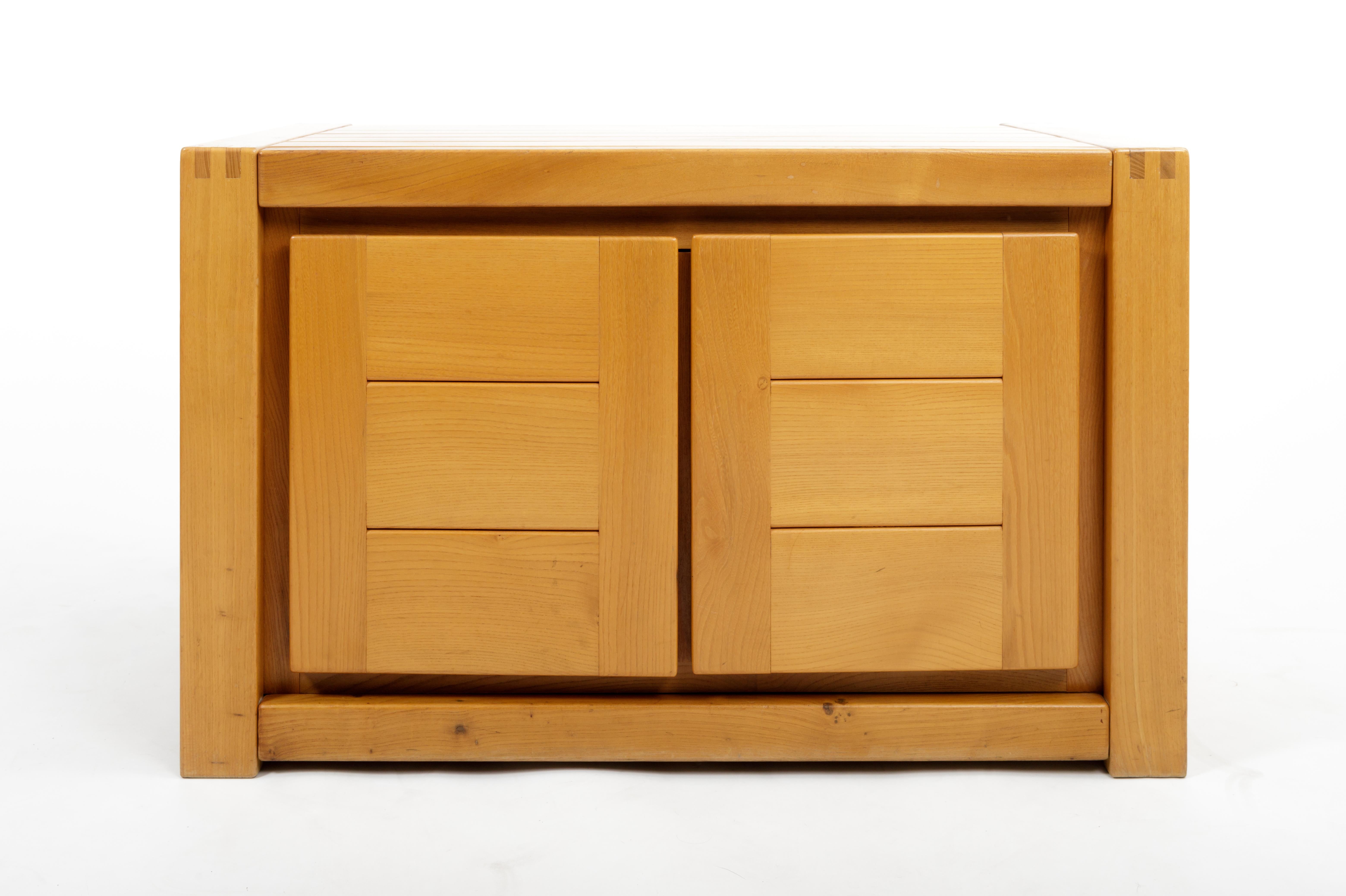 Europäischer Kiefernholzschrank von Pierre Chapo, Frankreich, ca. 1970er Jahre im Angebot 1