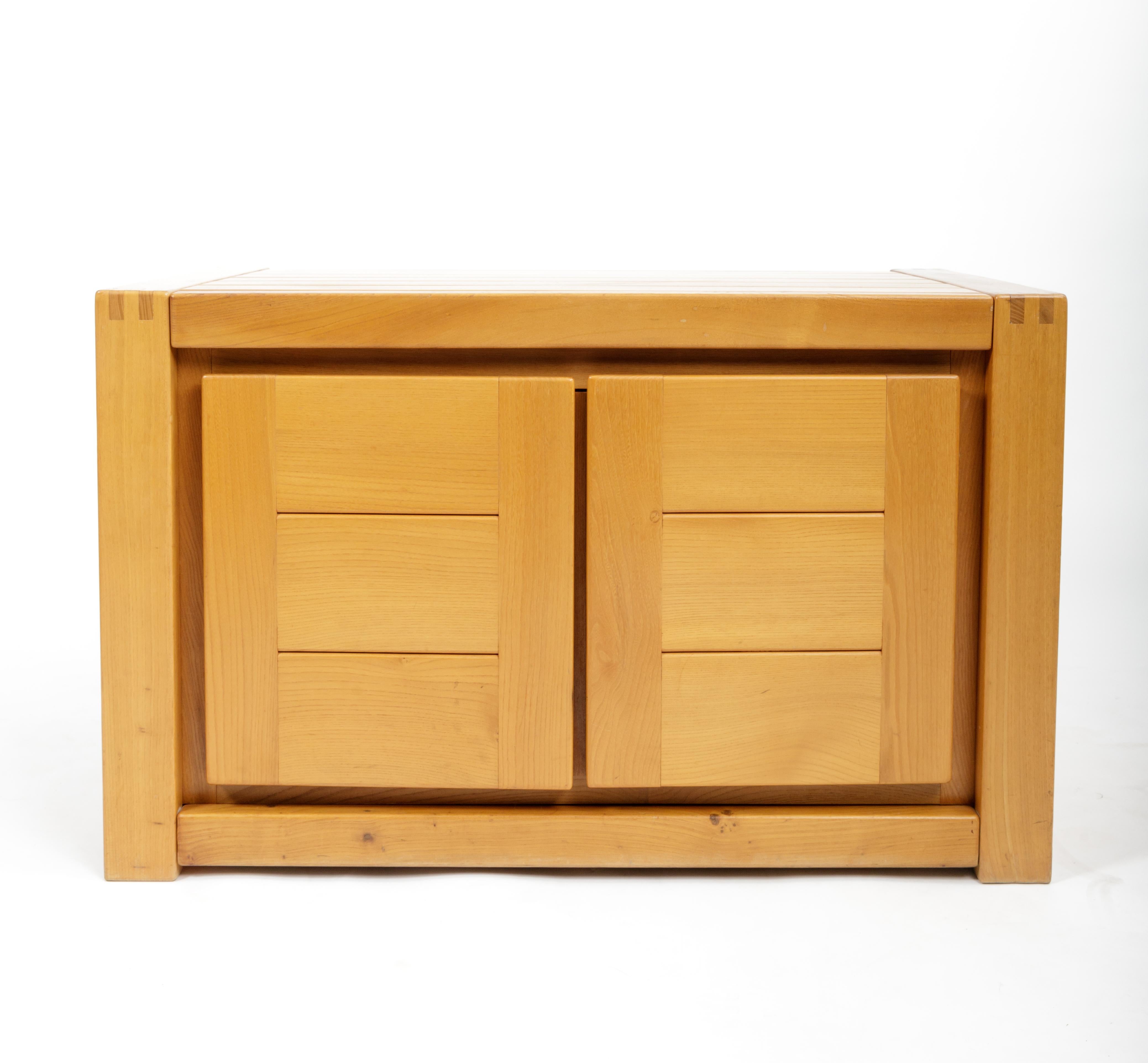 Europäischer Kiefernholzschrank von Pierre Chapo, Frankreich, ca. 1970er Jahre im Angebot 2