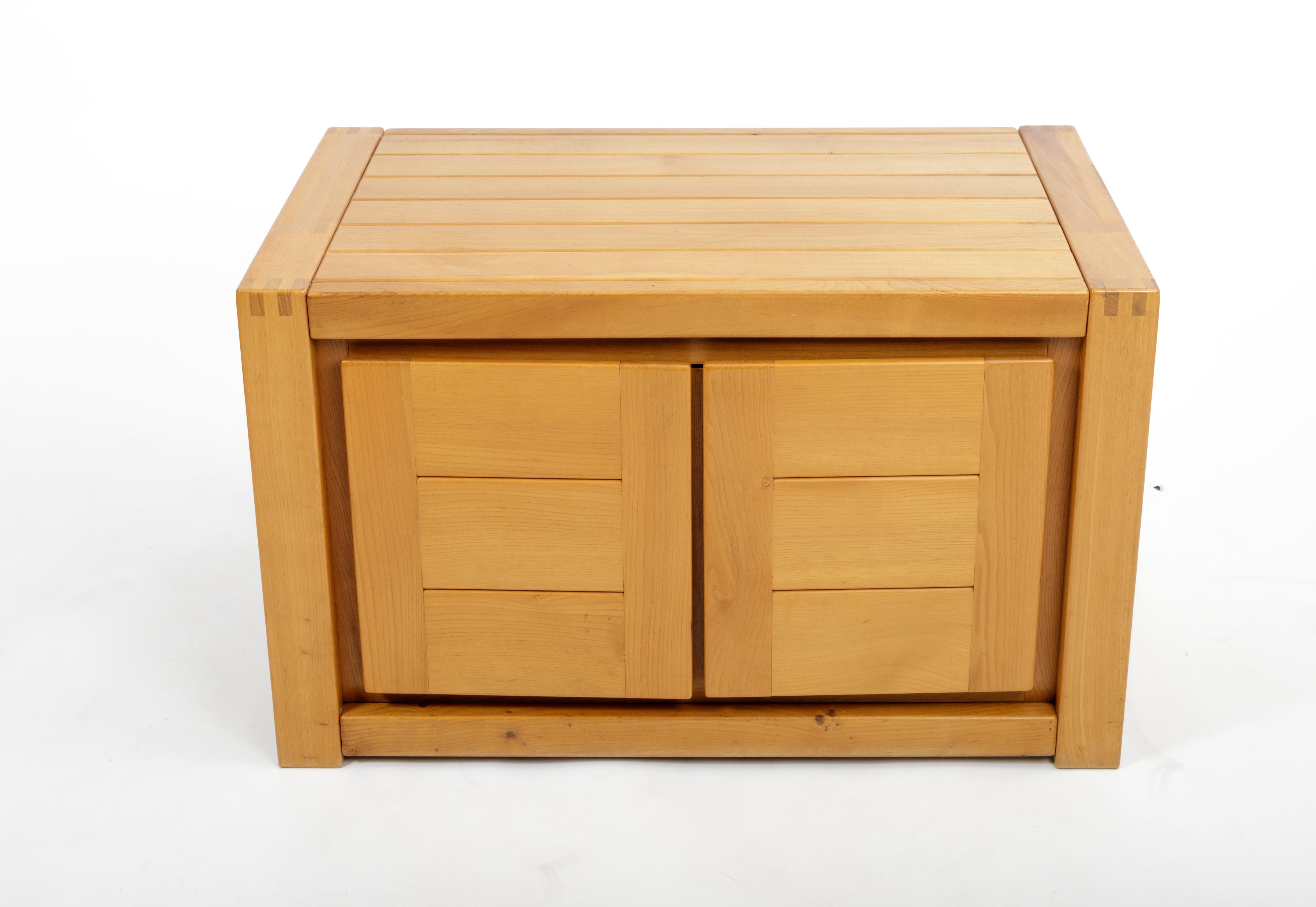 Europäischer Kiefernholzschrank von Pierre Chapo, Frankreich, ca. 1970er Jahre im Angebot 3