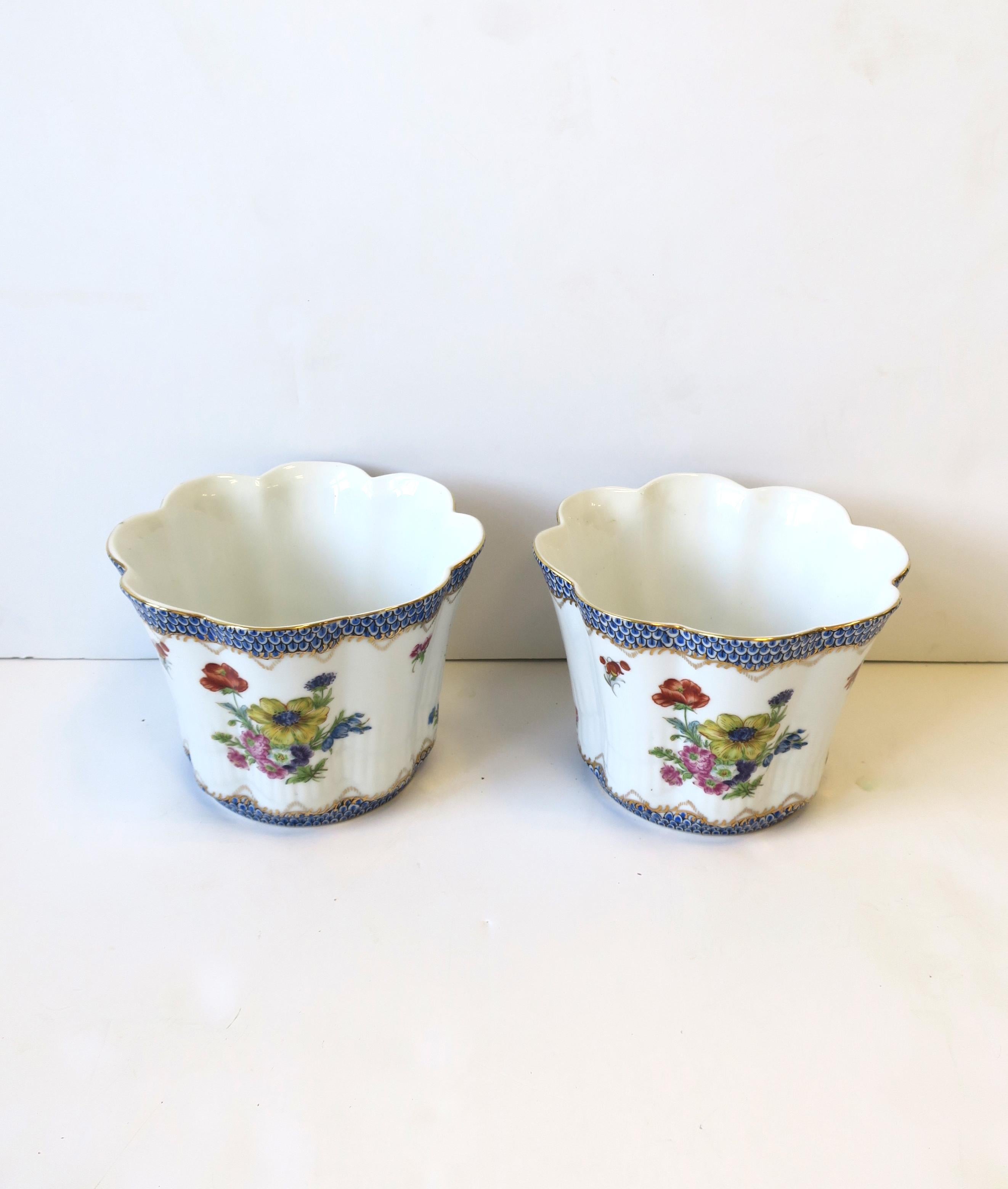 Porcelain Plant Flower Pot Holders or Planters Cachepots Jardinieres, Pair In Good Condition For Sale In New York, NY