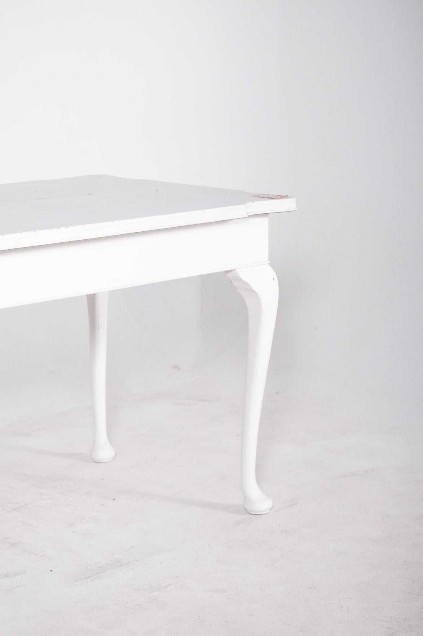 20th Century European Queen Anne Style White Painted Dining Table For Sale