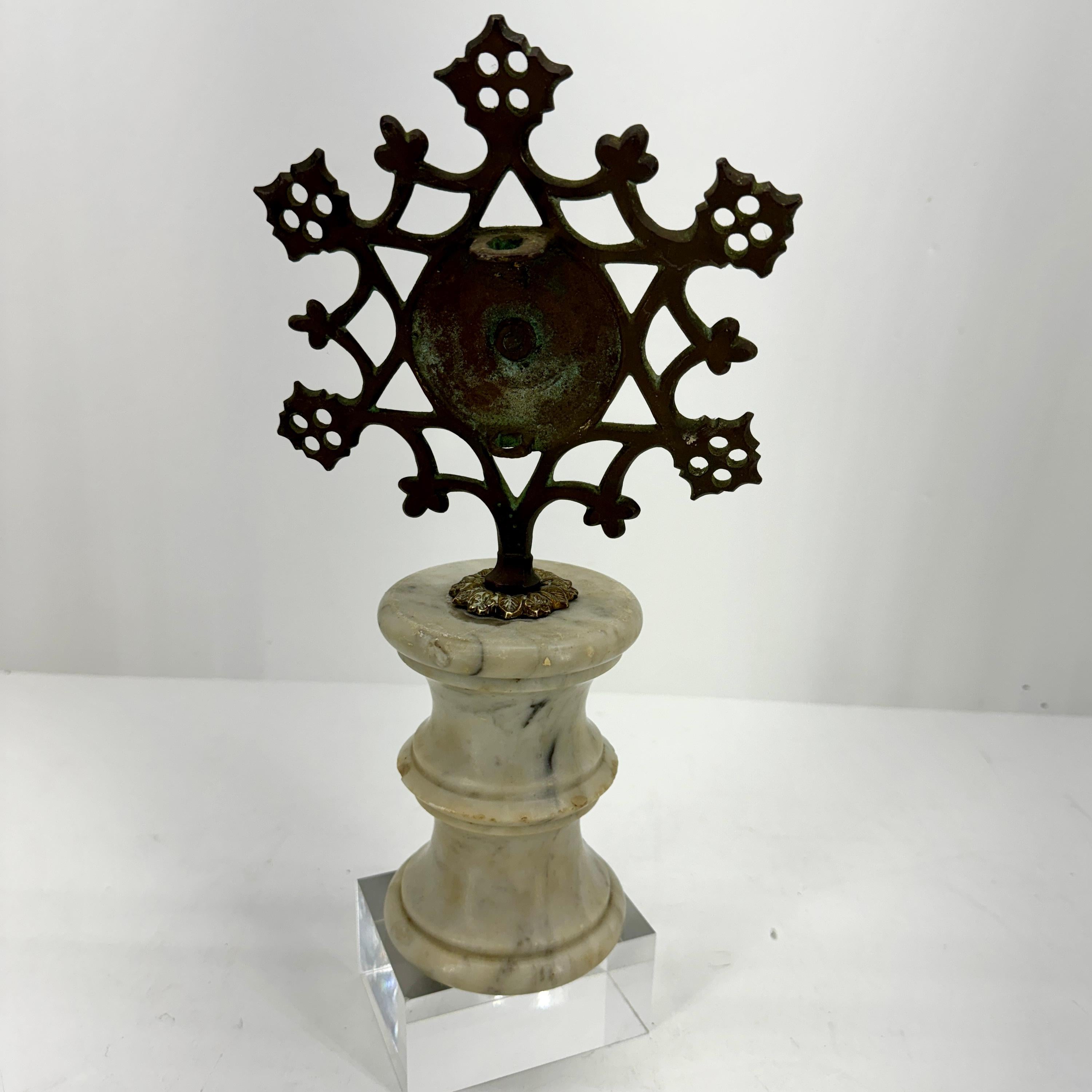 European Religious Bronze Sculpture Fragment on 19th Century Marble Pedestal For Sale 2
