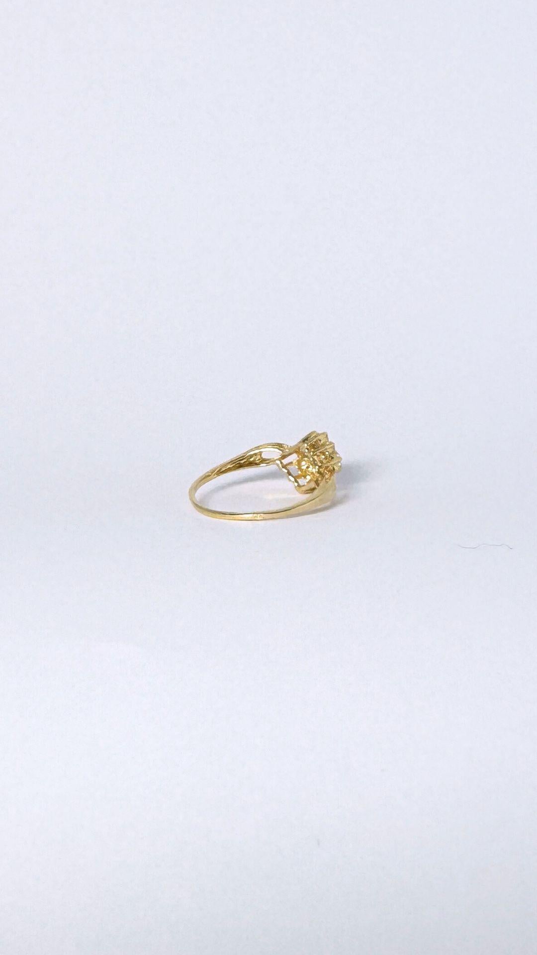 European ring of 18 carat yellow gold with 17 brilliant cut diamonds VVSI  For Sale 2