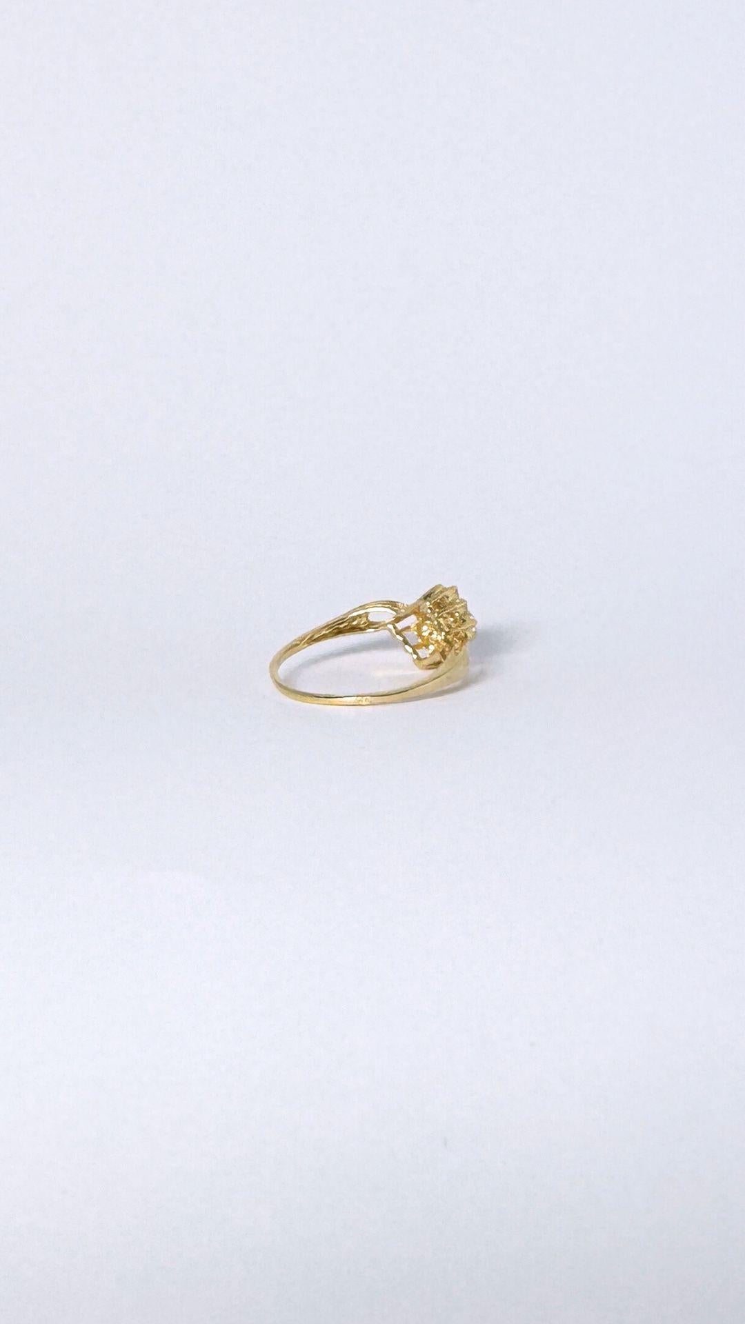 European ring of 18 carat yellow gold with 17 brilliant cut diamonds VVSI  For Sale 3