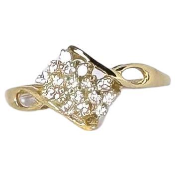 European ring of 18 carat yellow gold with 17 brilliant cut diamonds VVSI  For Sale