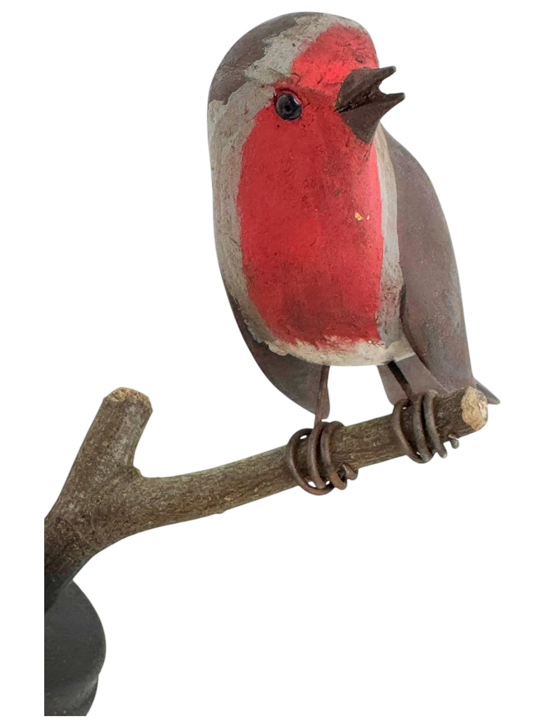 Europäischer Robin Vichtauer Geschnitzter Holzvogel, Schwarzwälder Volkskunst, Österreich, 1910er Jahre im Zustand „Gut“ in Nuernberg, DE