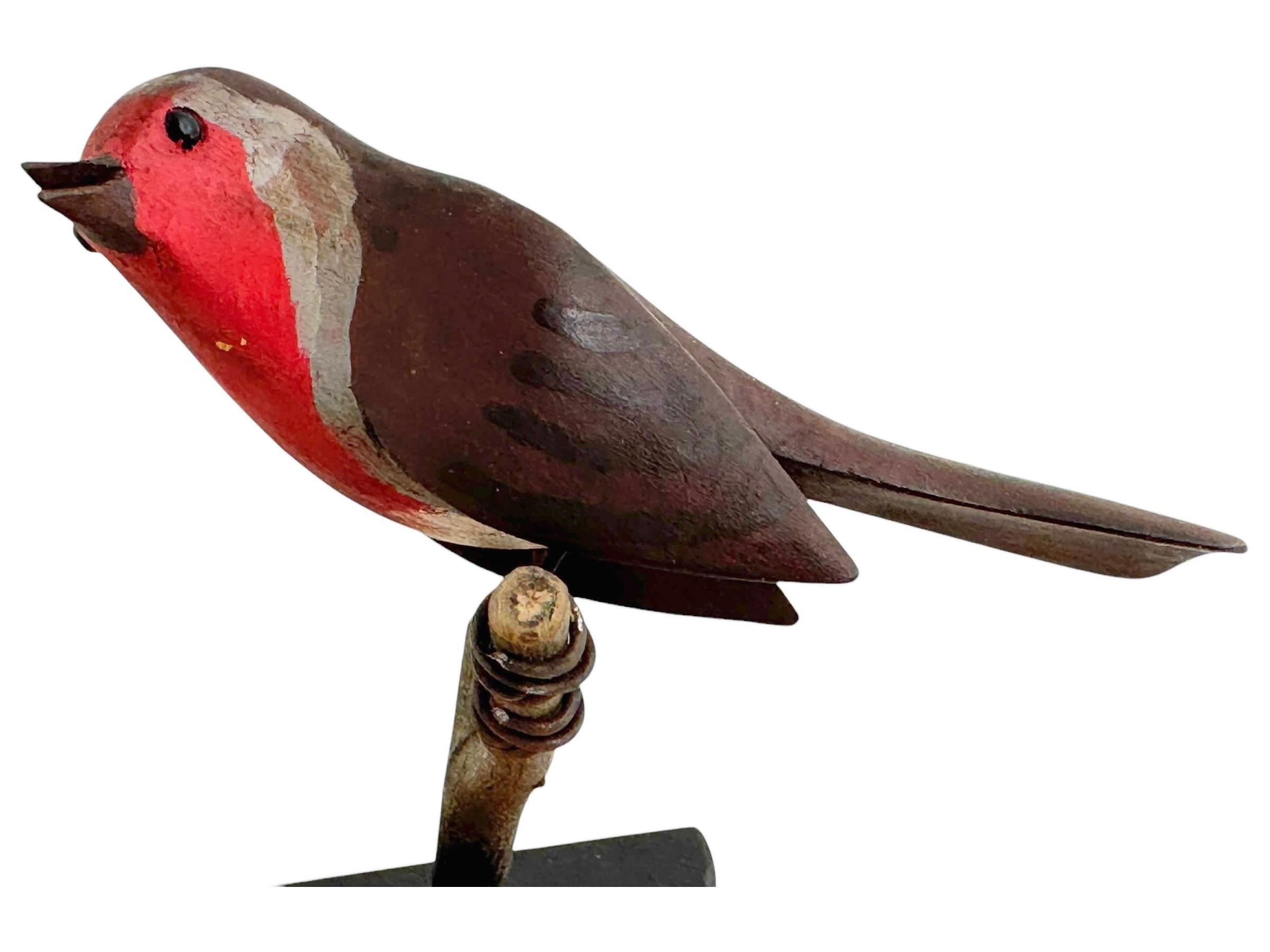 Europäischer Robin Vichtauer Geschnitzter Holzvogel, Schwarzwälder Volkskunst, Österreich, 1910er Jahre 1